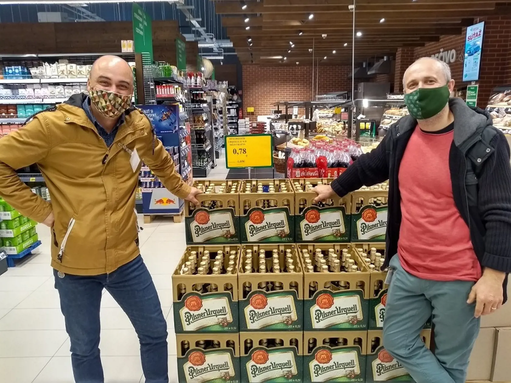 Ľudia z Prazdroja pomáhali počas krízy nielen podnikom, ale aj obchodom.