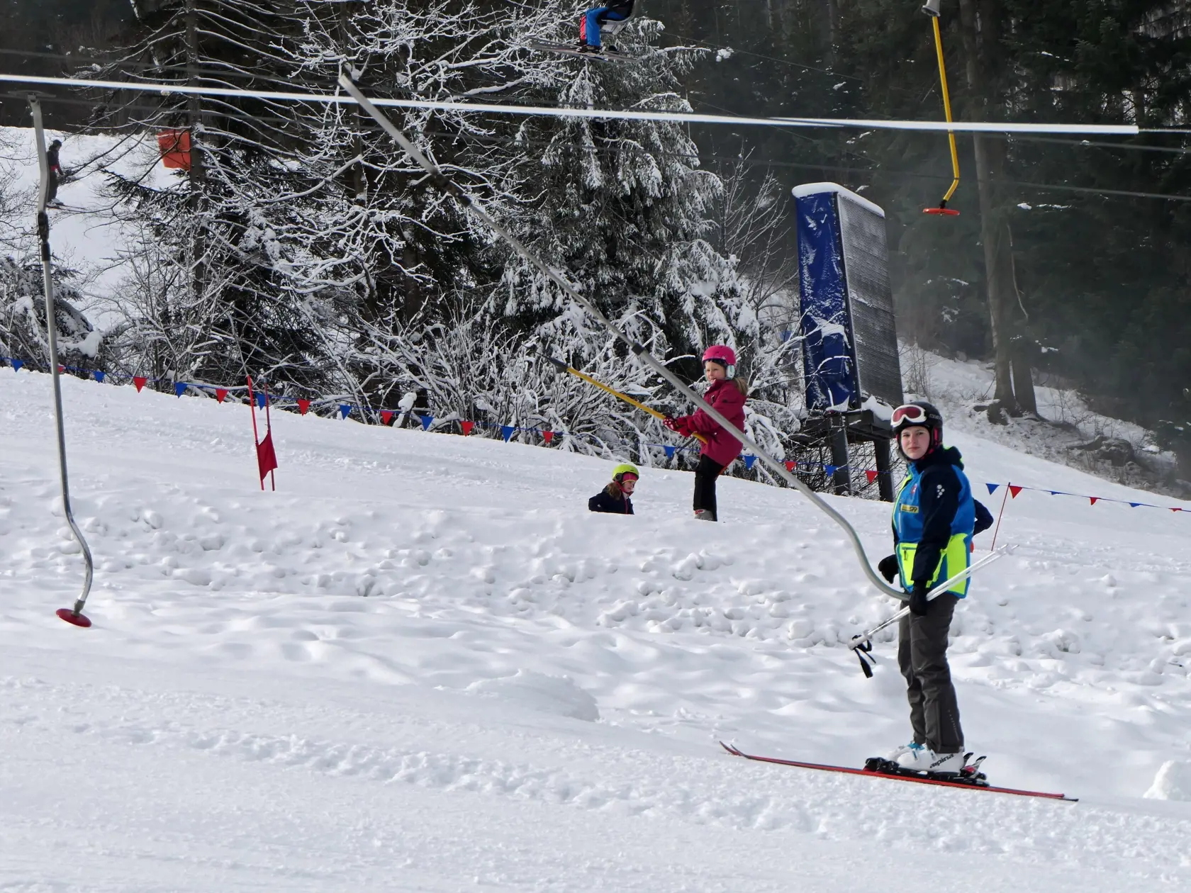 Na snímke lyžiari počas lyžovačky vo Vrátnej doline 29. januára 2023. FOTO TASR - Erika Ďurčová