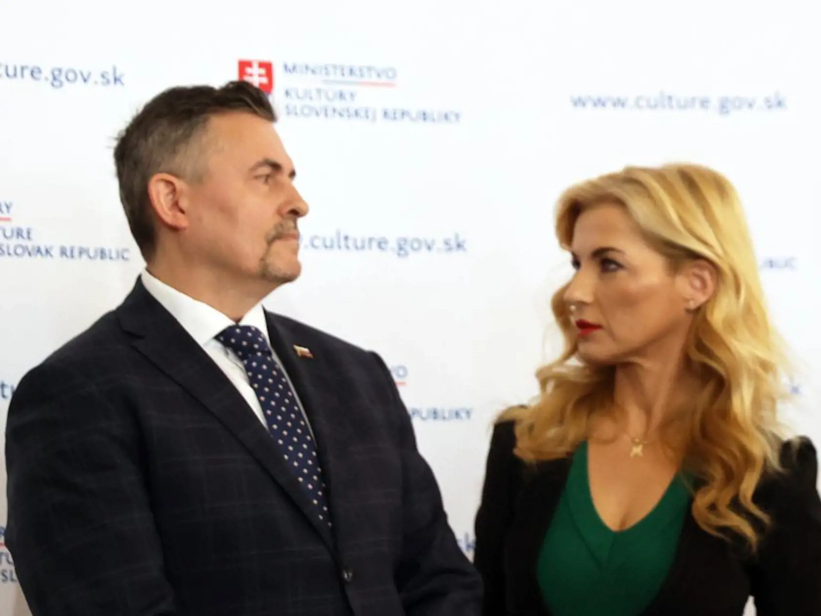 Machala sa zastal svojej šéfky a Kollárovi poriadne naložil.