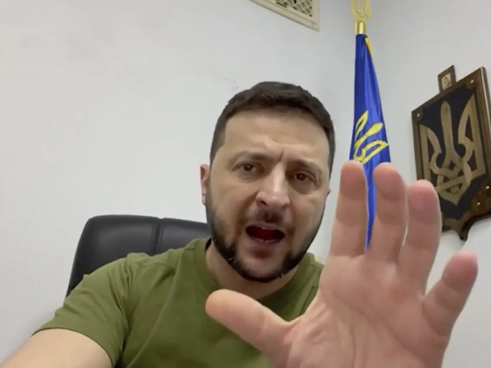 Zelenskyj však v sobotu trval na tom, že Ukrajine by malo byť umožnené začať proces smerujúci k plnohodnotnému členstvu v EÚ. "Verte mi, nebude to kompromis pre Ukrajinu v Európe, bude to ďalší kompromis medzi Európou a Ruskom. Som si tým úplne istý," pokračoval Zelenskyj.