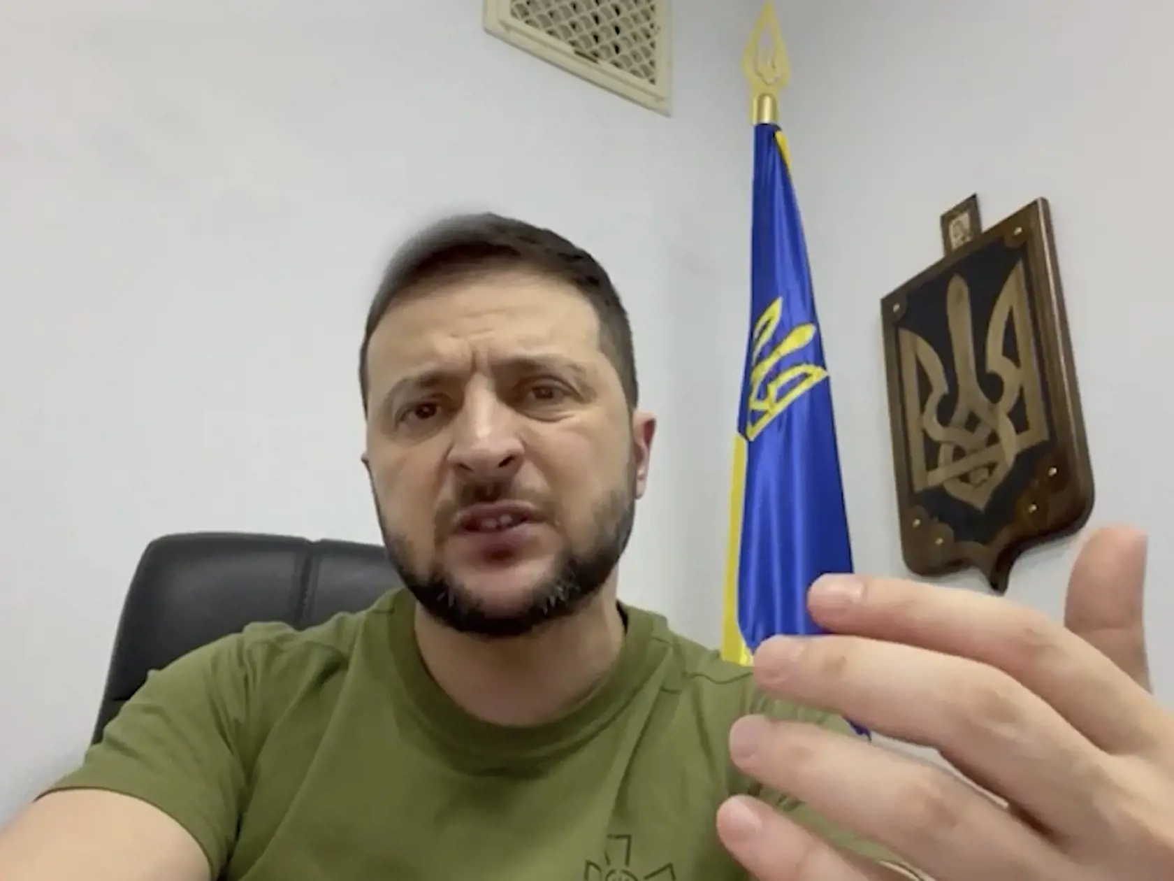 Zelenskyj však v sobotu trval na tom, že Ukrajine by malo byť umožnené začať proces smerujúci k plnohodnotnému členstvu v EÚ. "Verte mi, nebude to kompromis pre Ukrajinu v Európe, bude to ďalší kompromis medzi Európou a Ruskom. Som si tým úplne istý," pokračoval Zelenskyj.