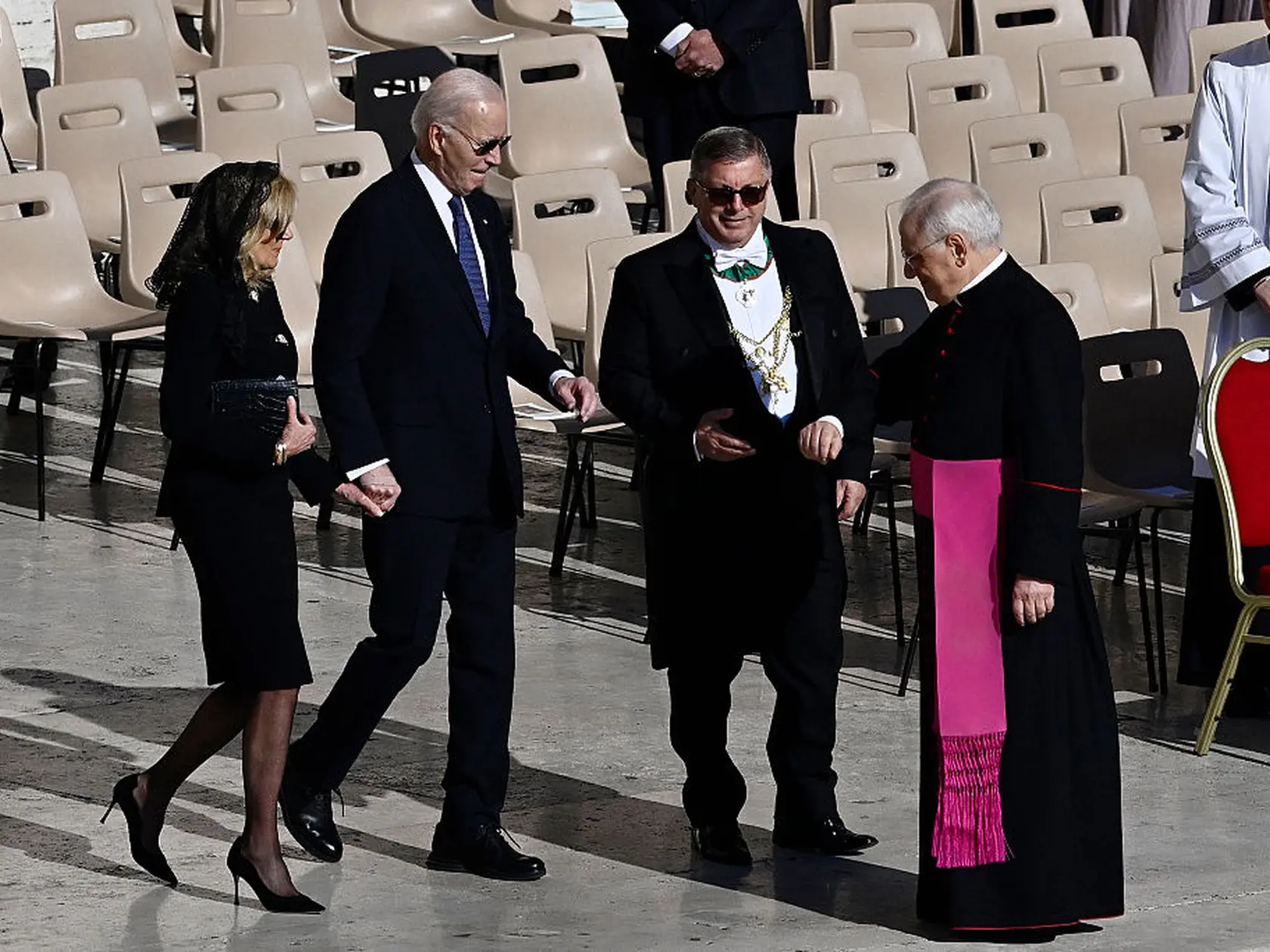 Pohreb pápeža Františka: Bývalý americký prezident Joe Biden s manželkou Jill. 