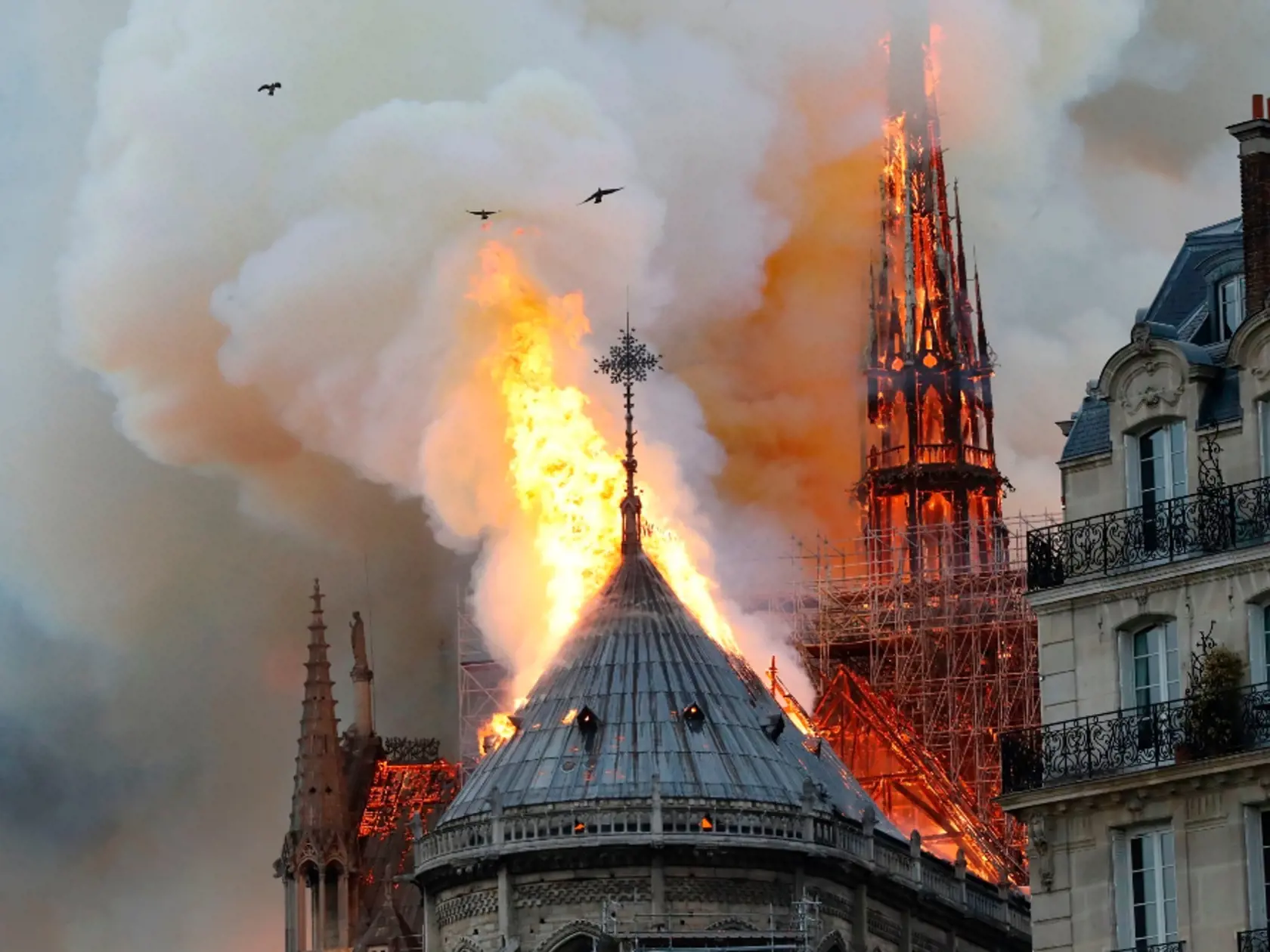 Notre Dame v plameňoch