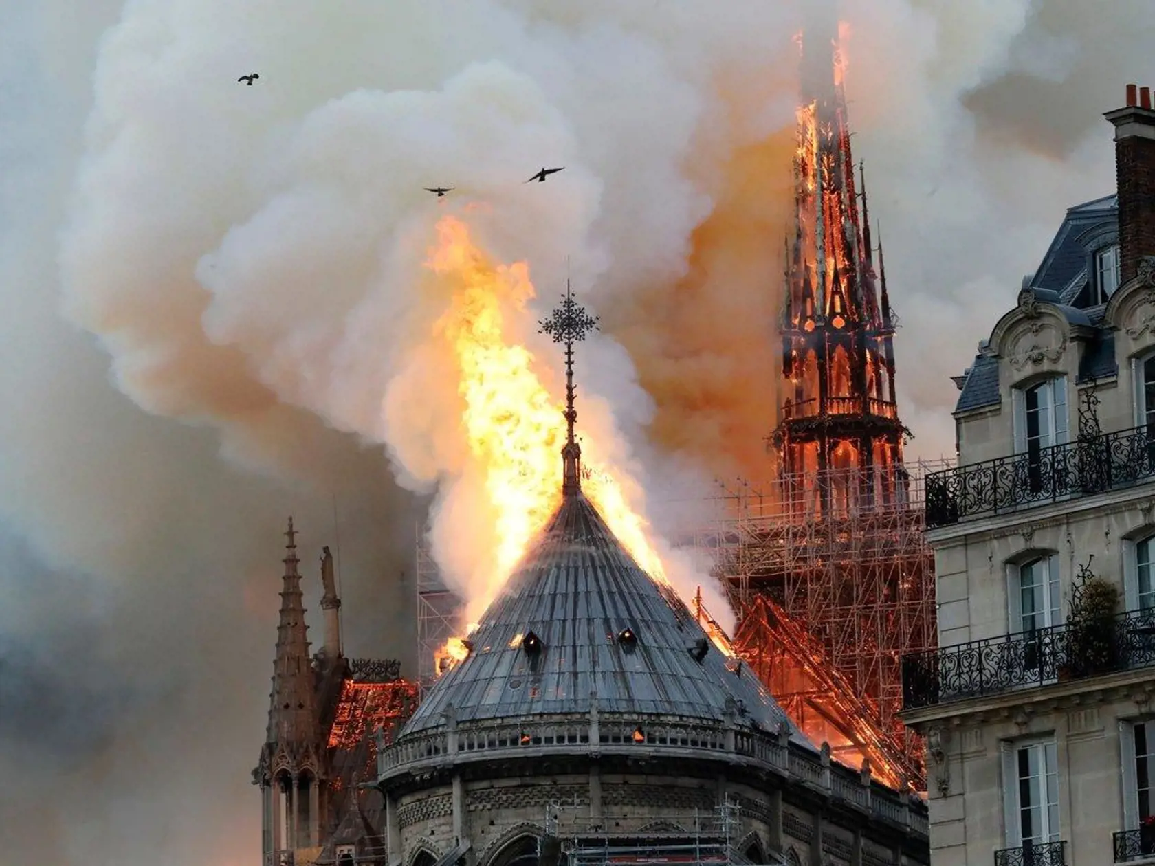 Katedrála Notre Dame v plameňoch