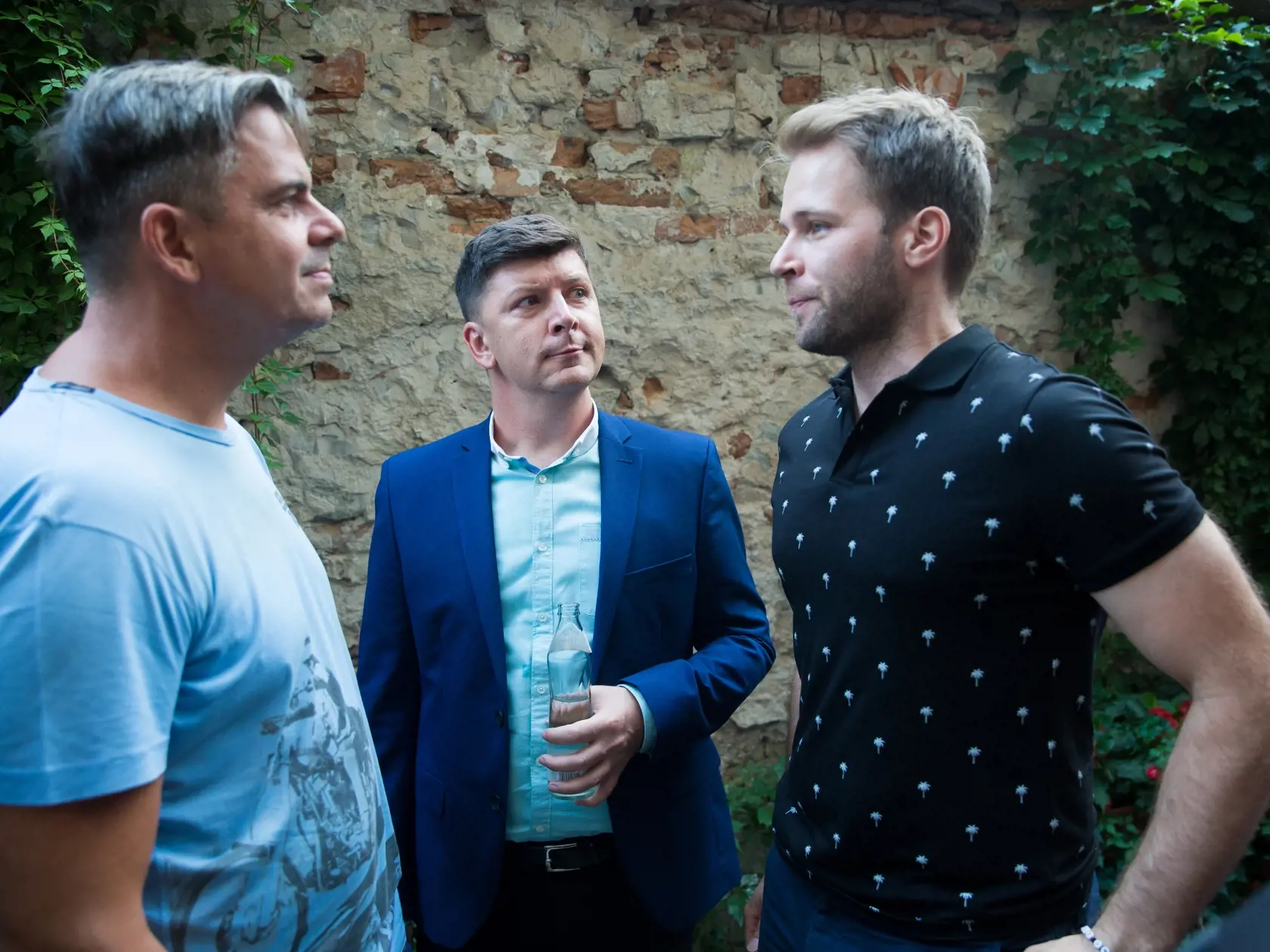 Párty televízie Markíza k predstaveniu novej série zábavného programu "Tvoja tvár znie povedome" v bratislavskom starom meste. Na snímke Daniel Dangl, Andrej Bičan a Tomáš Bezdeda.