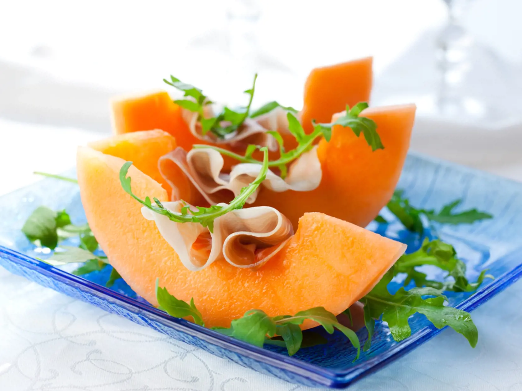 Žltý melón je bohatý na vitamín A, C a B. Podporuje zdravé oči, chráni pred voľnými radikálmi podporou tvorby bielych krviniek. Obsahuje veľa vlákniny. Všetky priaznivo obsiahnuté fytonutrienty podporujú zdravé telo.