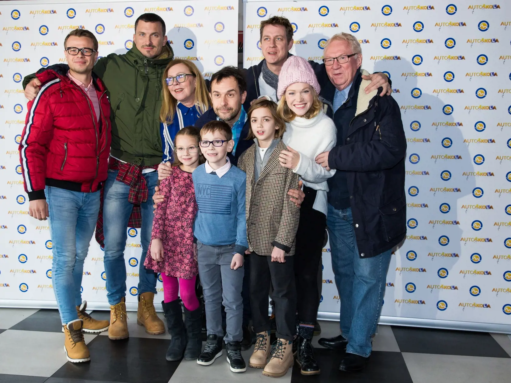 Novinárska premiéra nového seriálu "Autoškola" v produkcii televízie Markíza. Na snímke Juraj Kemka, Marta Sládečková, Peter Kadlečík, Ján Alžbetkin, Dominika Morávková Zelníková, Ján Koleník a Karol Čálik.
