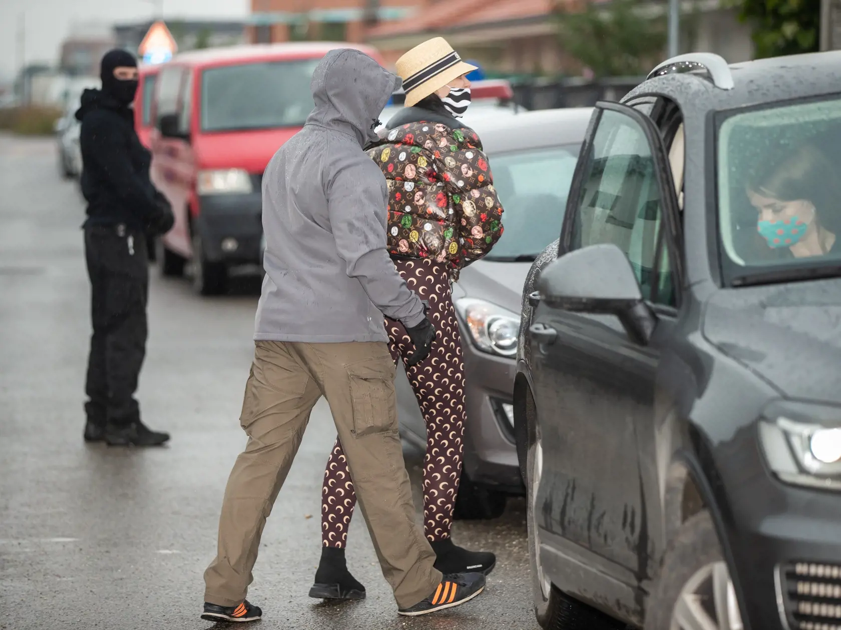 Zásah NAKA v súvislosti s drogovou trestnou činnosťou v obci Miloslavov. Na snímke Zuzana Plačková.