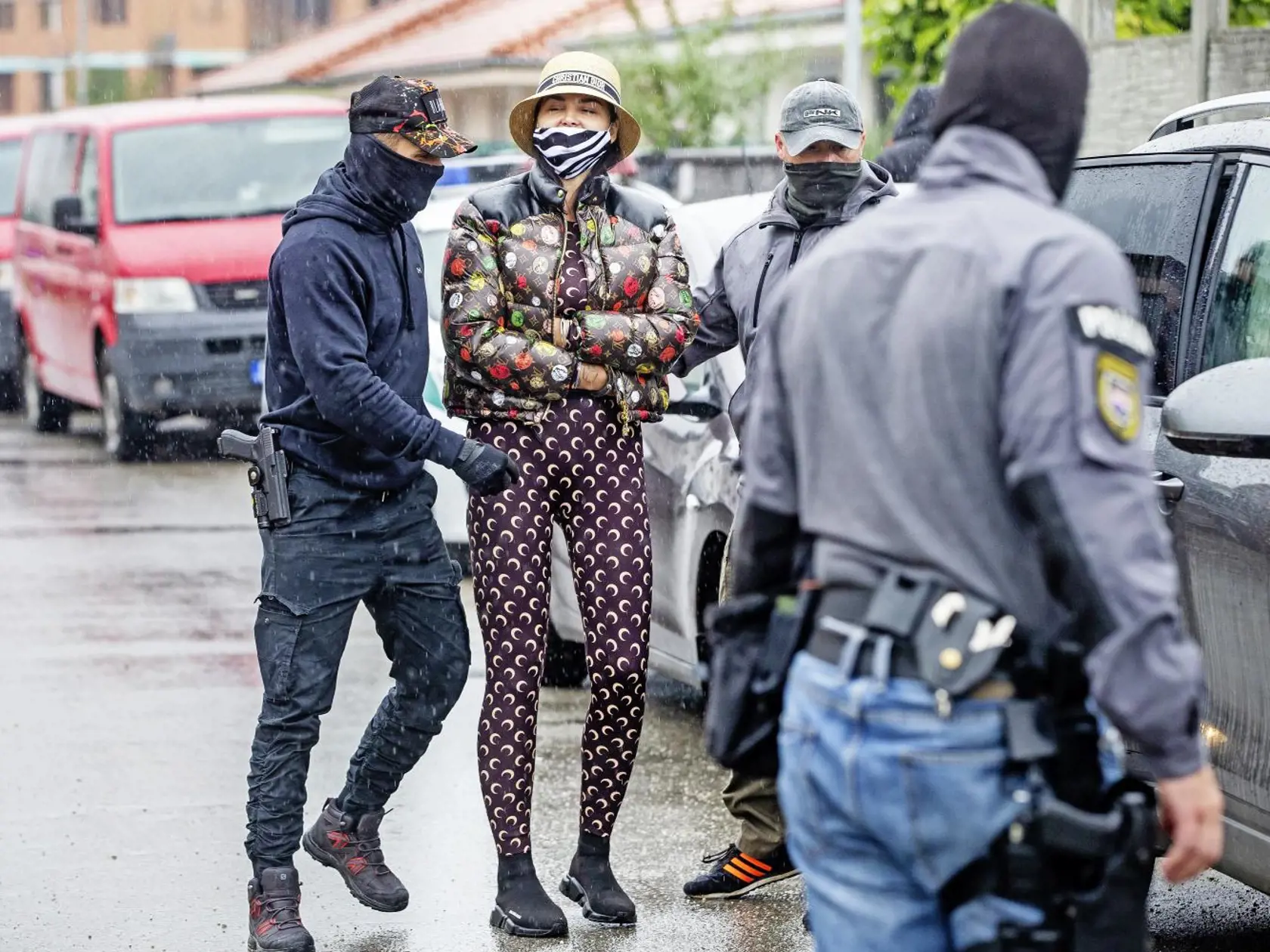 ZNAČKY DO POLICAJNEJ CELY
Zuzana Strausz Plačková si nebola
istá, či nejde o skrytú kameru.
Vetrovka
Louis Vuitton
4-tisíc eur.