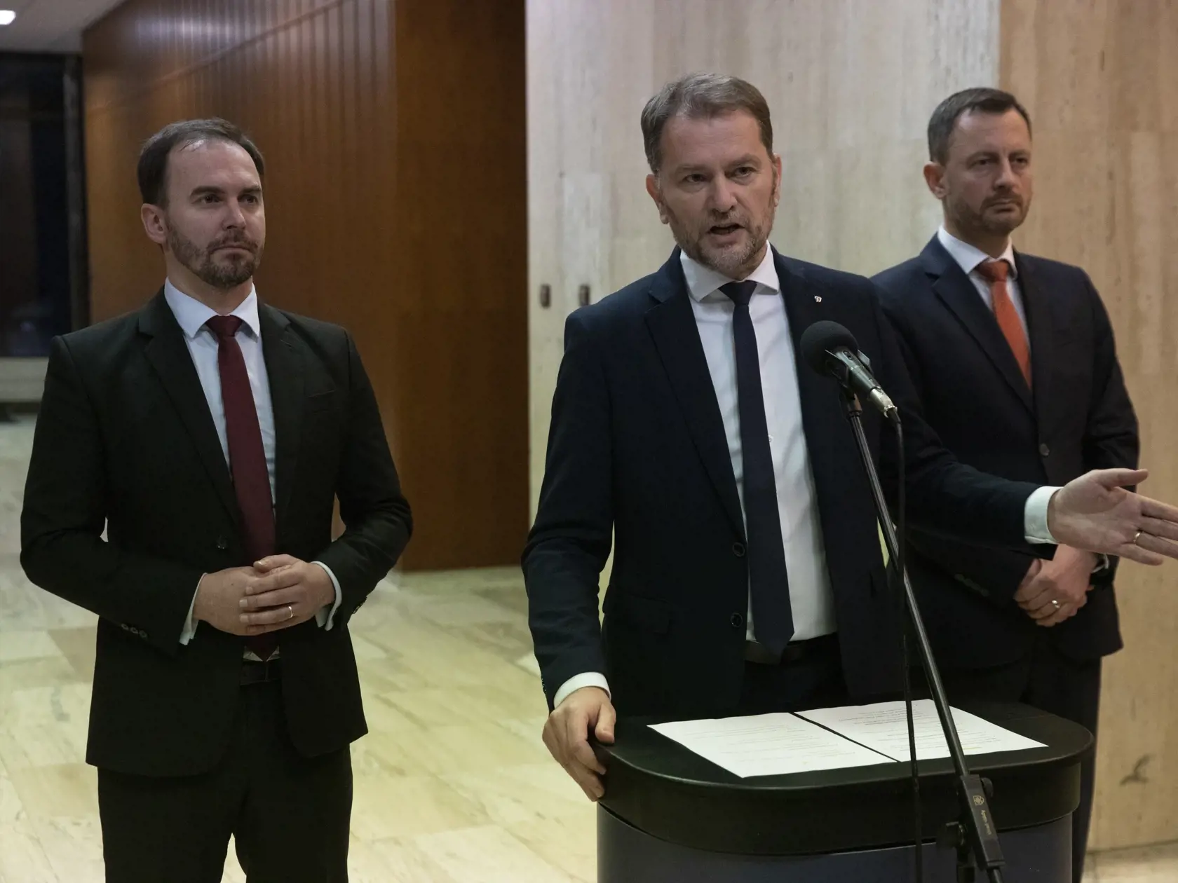 Heger a Matovič idú definitívne od seba. Dočasne poverený premiér dnes večer vystúpil z hnutia OĽANO.