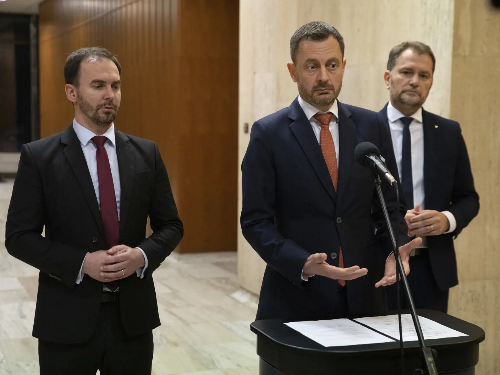 Heger a Matovič idú definitívne od seba. Dočasne poverený premiér dnes večer vystúpil z hnutia OĽANO.