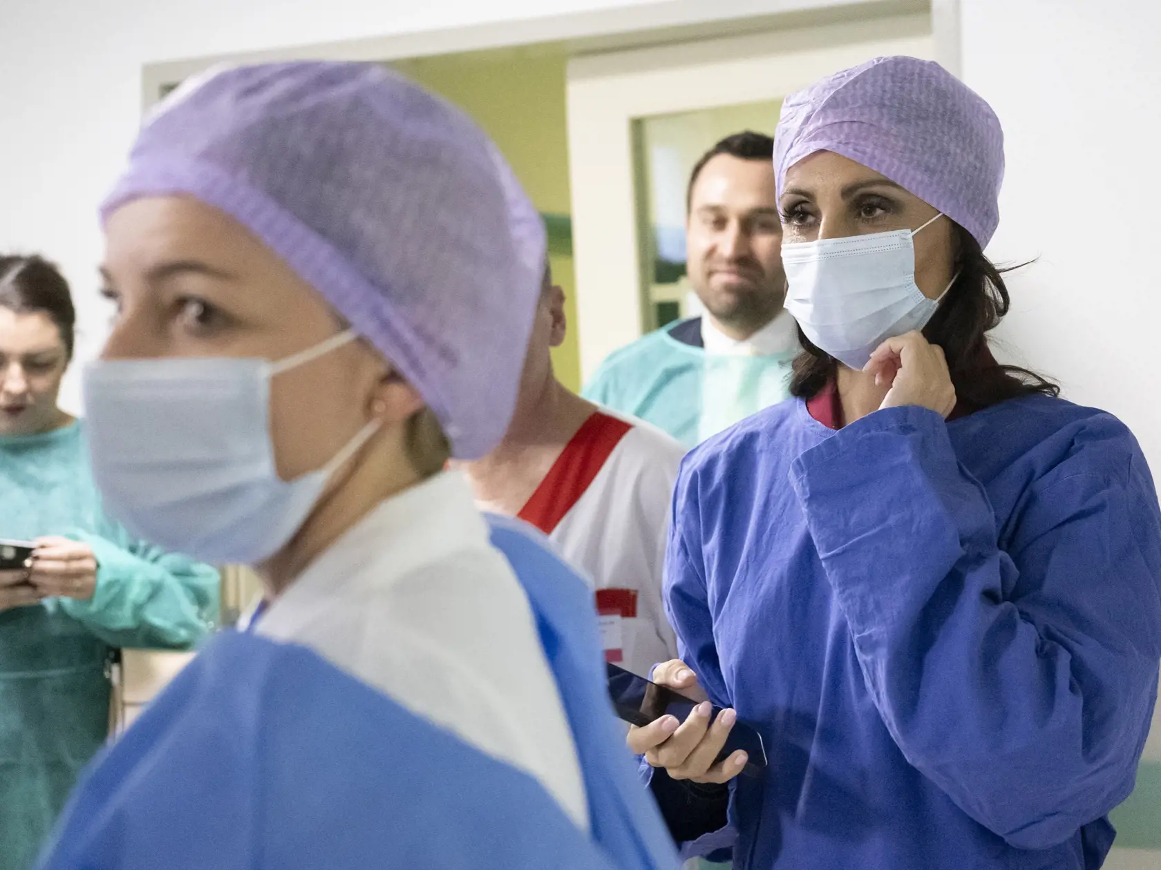 Na snímke sprava ministerka zdravotníctva SR Zuzana Dolinková (HLAS-SD) a primárka anestéziológie a intenzívnej medicíny LFUK a UNB Katarína Tarabová.