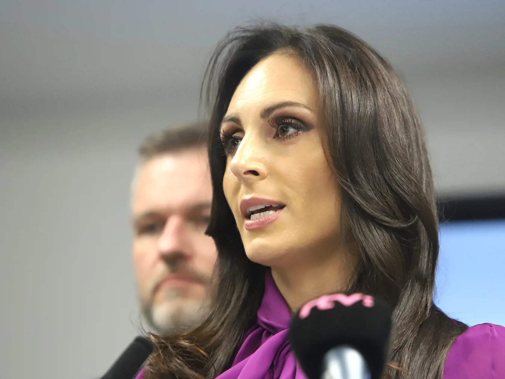 Na snímke ministerka zdravotníctva SR Zuzana Dolinková a predseda NR SR Peter Pellegrini počas tlačovej konferencie v priestoroch Fakultnej nemocnice s poliklinikou F. D. Roosvelta v Banskej Bystrici 9. novembra 2023.