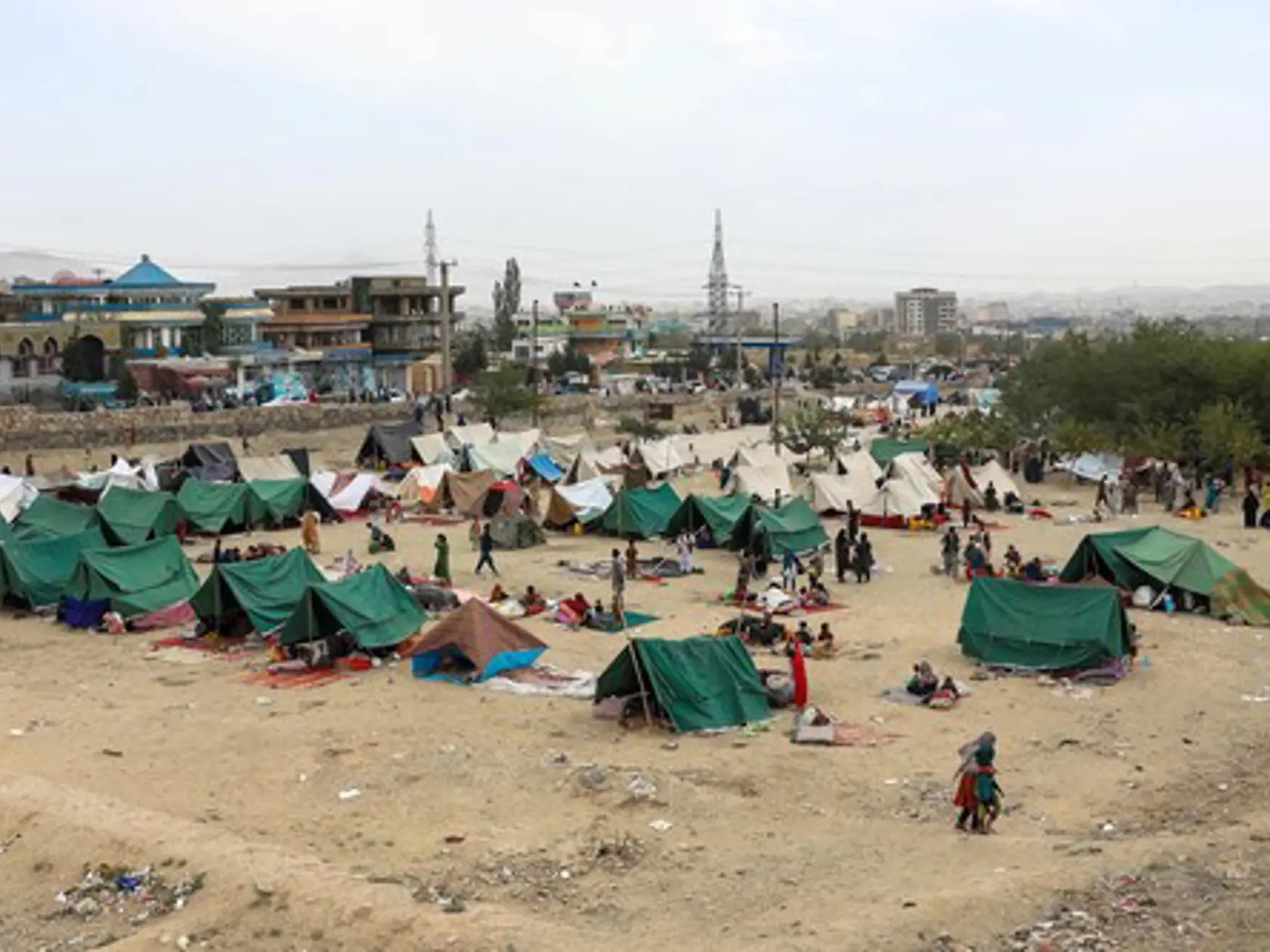 Taliban prakticky ovládol celý Afganistan, v ktorom plánuje vyhlásiť vlastnú vládu.