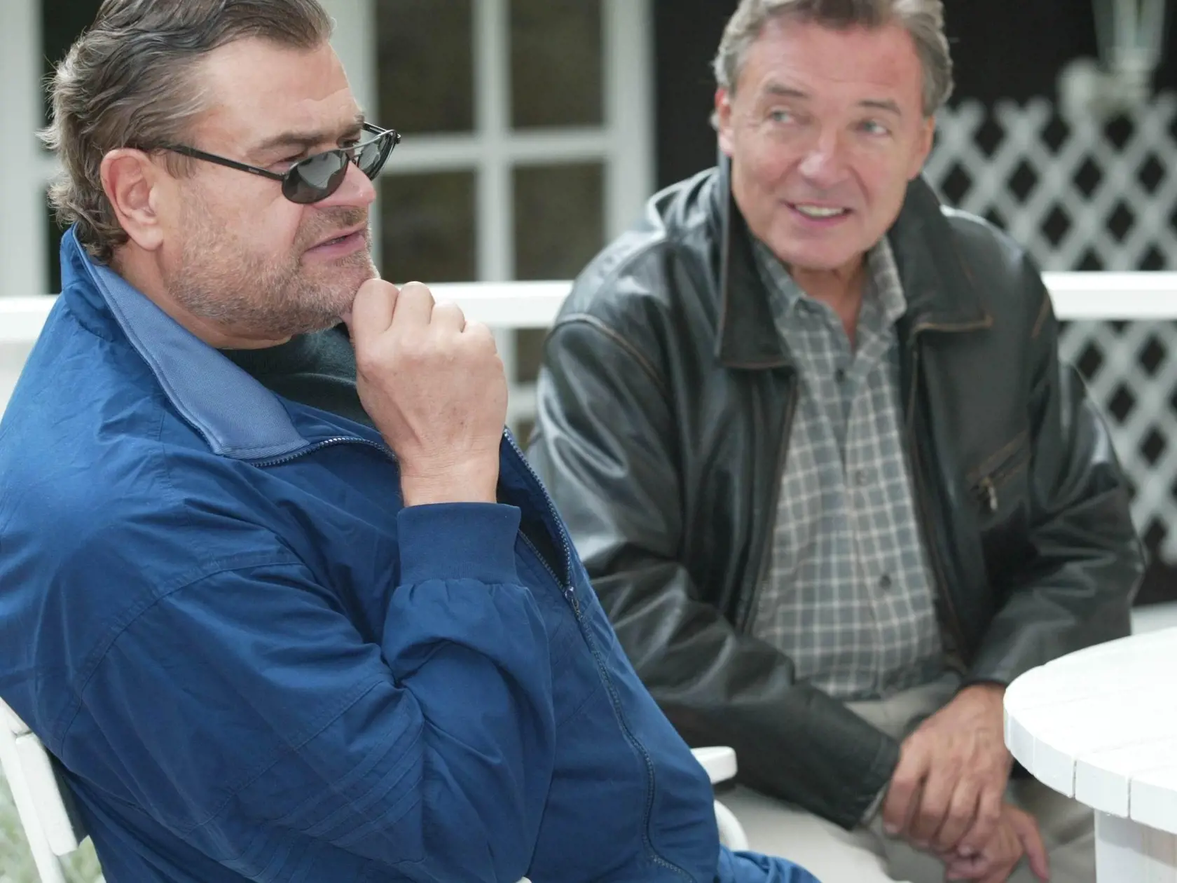 Karel Gott premiéru filmu o kamarátovi Karlovi Svobodovi nestihol,
pozvánku však dostala vdova Ivana Gottová.