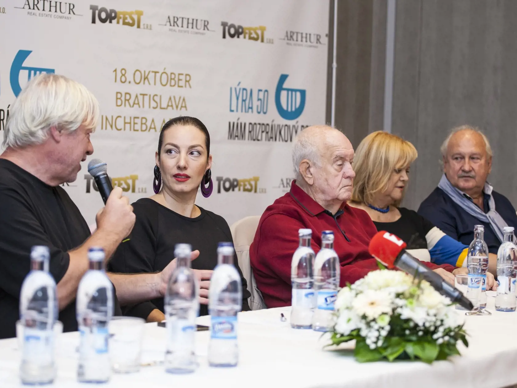 Katka Hasprová nedávno oslávila 50-tku a na scéne je už celých 30 rokov.
