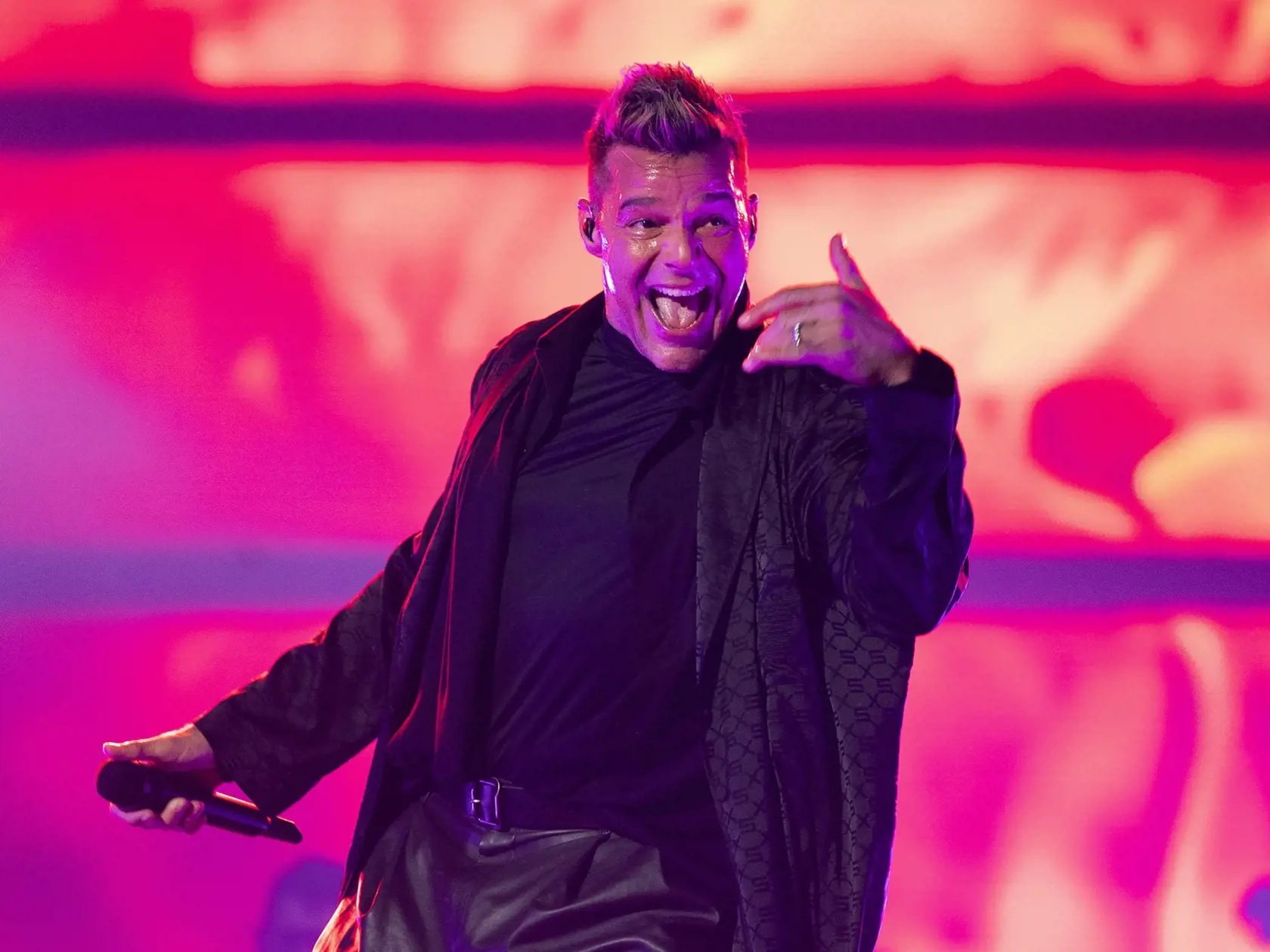 EBE 8 Toronto - Na snímke portorický spevák Ricky Martin (vlastným menom Enrique Martín Morales) počas vystúpenia na koncerte v kanadskom Toronte v noci na 8. októbra 2021. FOTO TASR/AP


Singer Ricky Martin performs live in front of fans during a concert in Toronto on Thursday, Oct. 7, 2021. (Nathan Denette/The Canadian Press via AP)