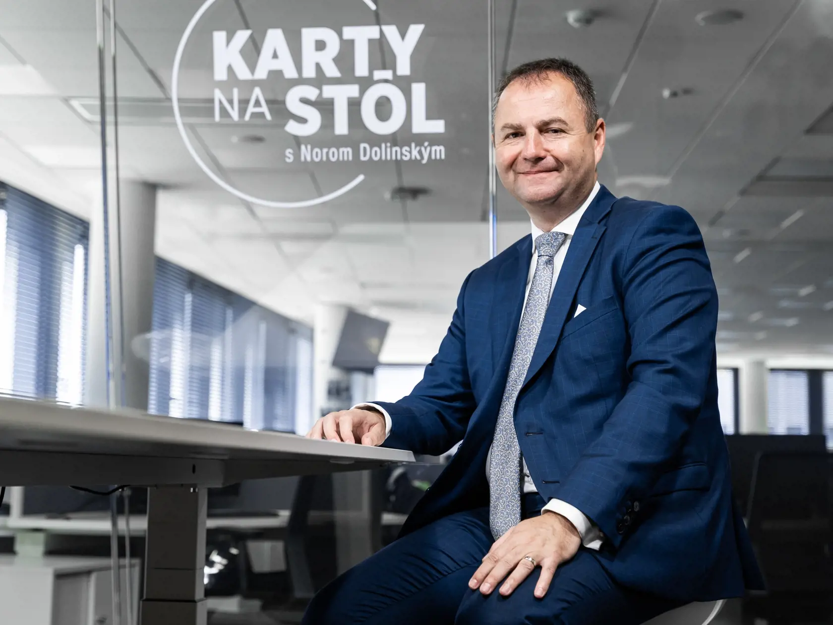 Diskusná relácia "Karty na stôl", ktorej hosťom bol Marián Kéry.