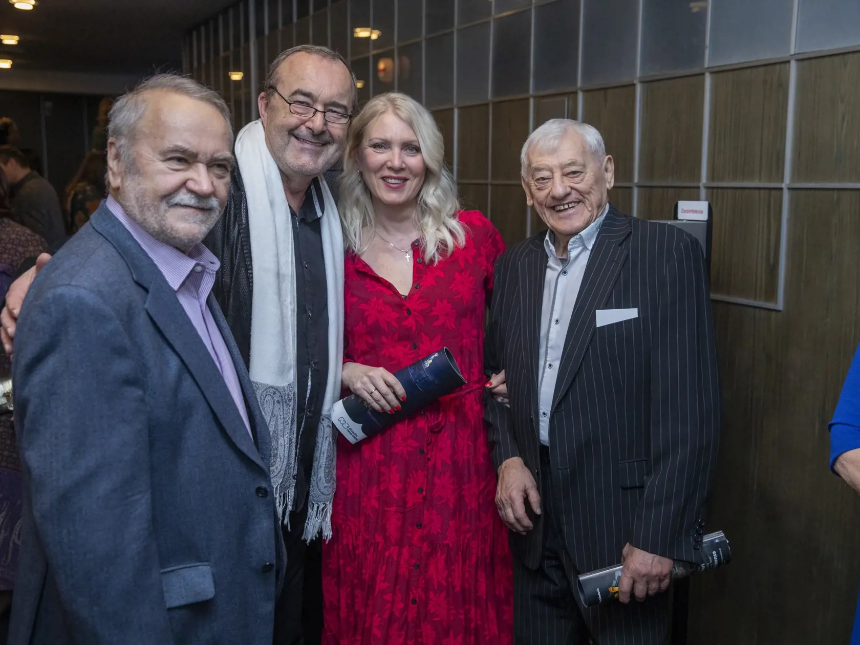  Na snímke je premiéra muzikálu Oliver.
Hudobnik Rudolf Géri, hokejista Jozef Golonka