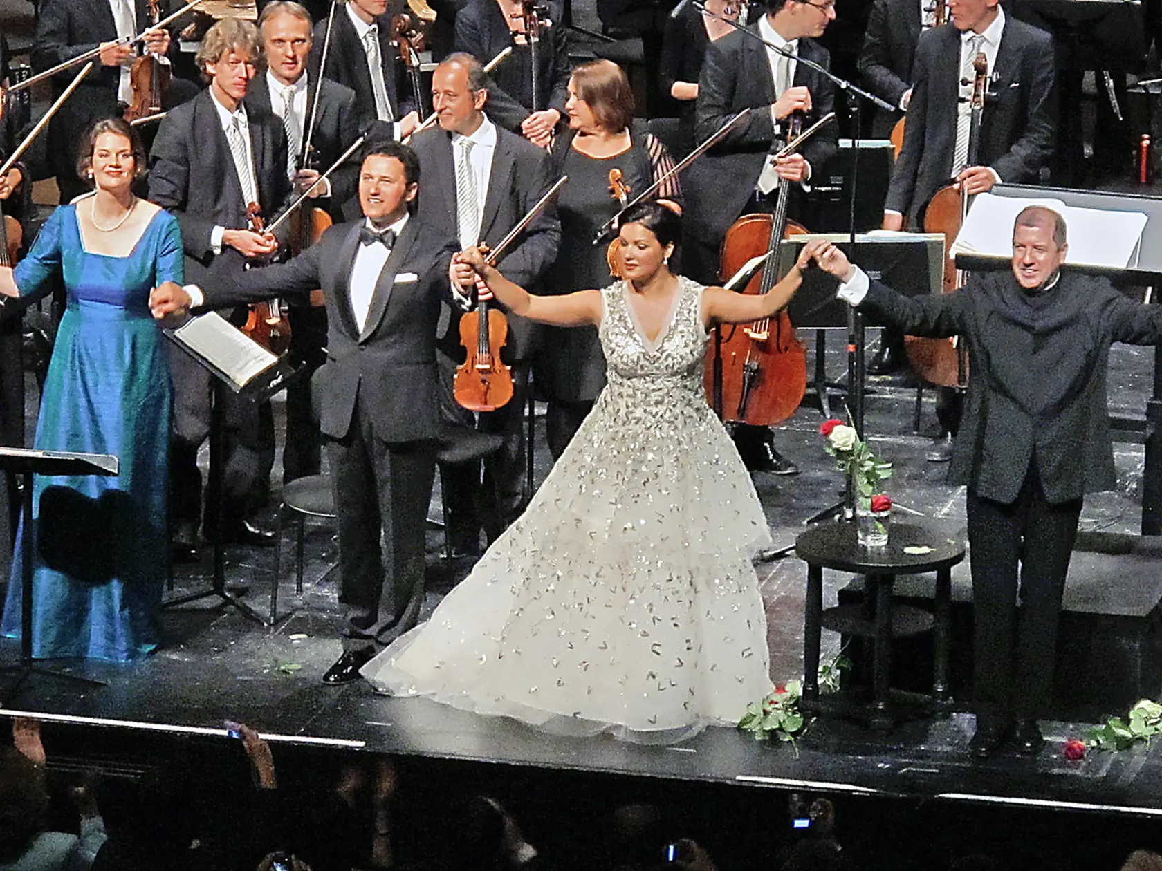 Maria Radner (vľavo) na pódiu s ruskou divou Annou Netrebko.