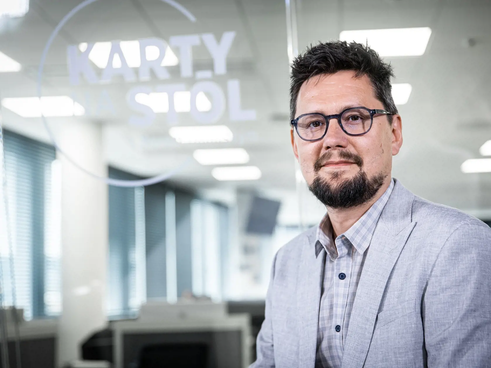 Diskusná relácia "Karty na stôl", ktorej hosťom bol Rado Baťo.