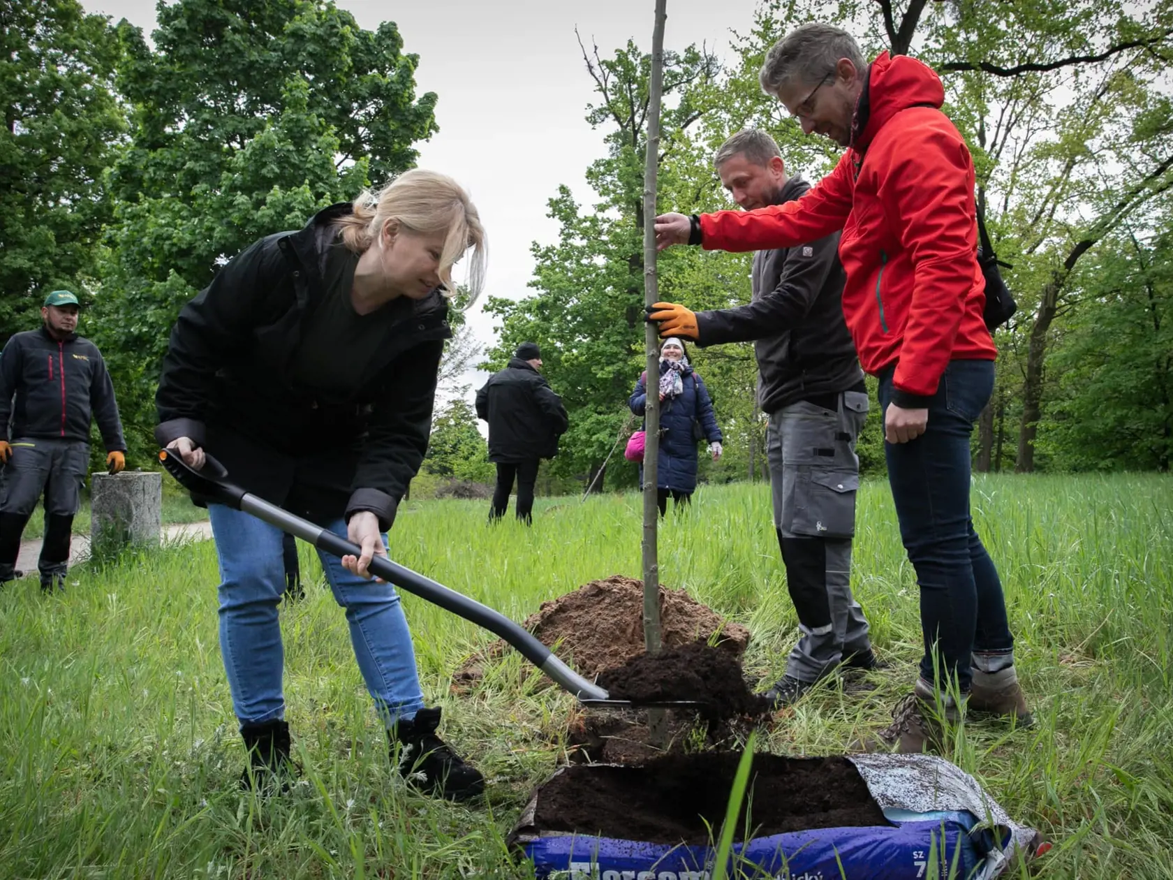 Rok 2024: V zámockom parku v Malackách Zuzana Čaputová zasadila pamätný strom.