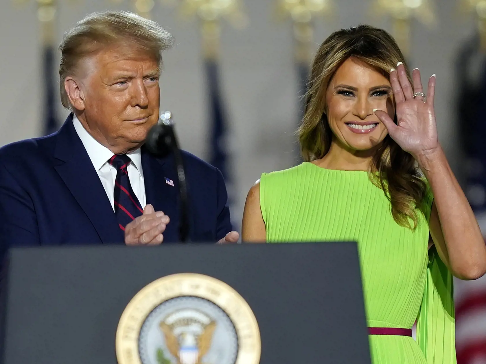 KK8 Washington - Americký prezident Donald Trump a prvá dáma USA Melania Trumpová prichádzajú do záhrady Bieleho domu počas štvrtého dňa nominačného zjazdu Republikánskej strany 27. augusta 2020 vo Washingtone. Americký prezident Donald Trump vo štvrtok večer miestneho času v záhrade Bieleho domu vo Washingtone oficiálne prijal prezidentskú nomináciu Republikánskej strany v novembrových prezidentských voľbách. FOTO TASR/AP
President Donald Trump and first lady Melania Trump arrive on South Lawn 
