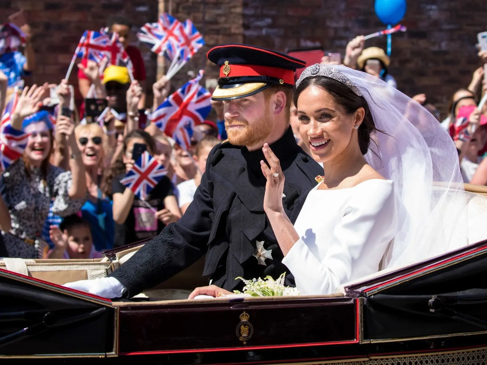 Pár rokov po rozprávkovej svadbe sa zdá, že v manželstve britského princa a americkej herečky to začína škrípať. Aspoň tak klebetia západné médiá.