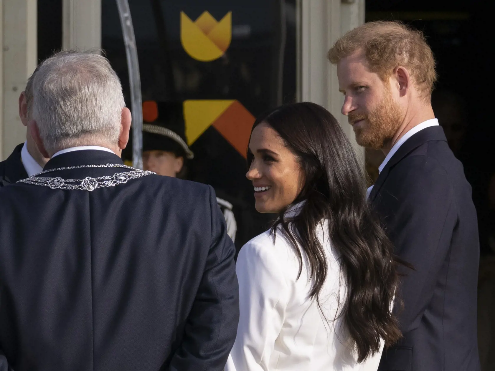 Princ Harry a Meghan Markle, vojvoda a vojvodkyňa zo Sussexu, prichádzajú do dejiska Invictus Games v Haagu.