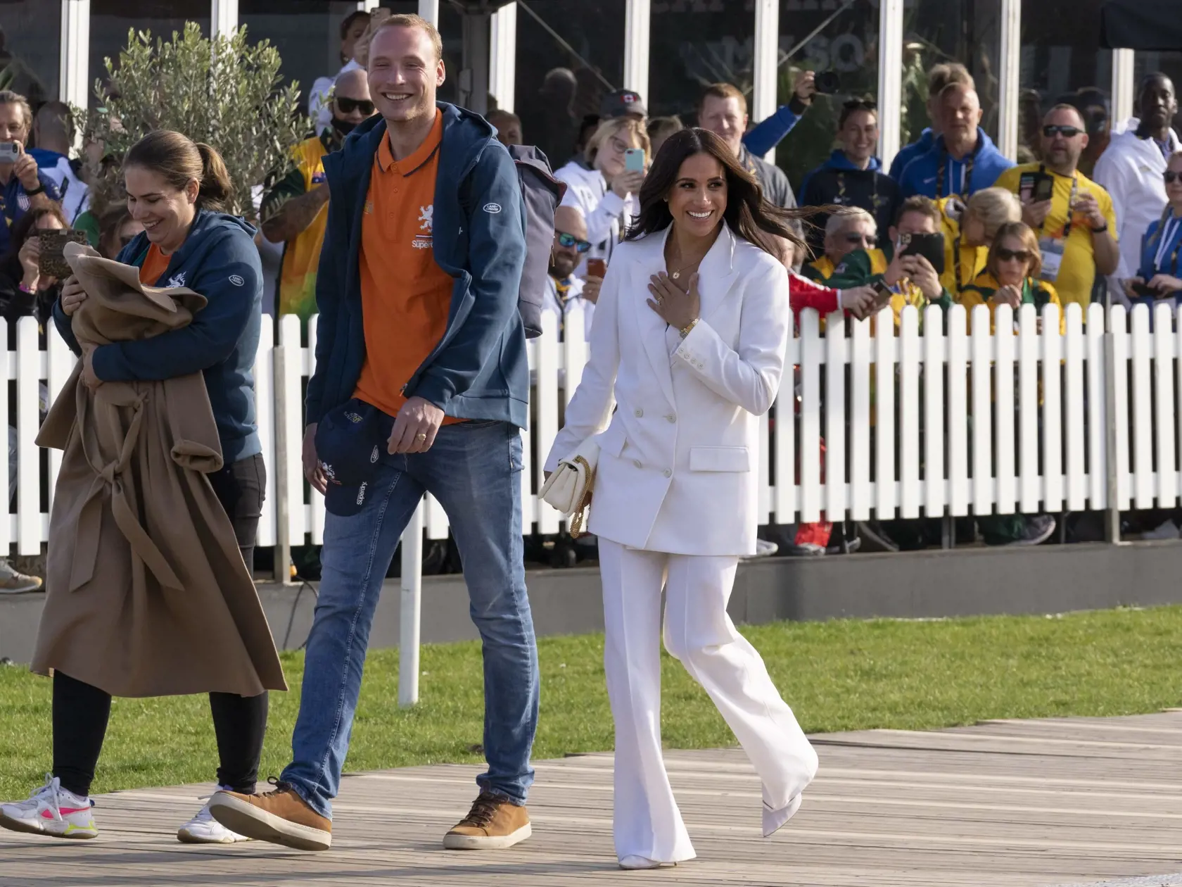 Princ Harry a Meghan Markle, vojvoda a vojvodkyňa zo Sussexu, prichádzajú do dejiska Invictus Games v Haagu.