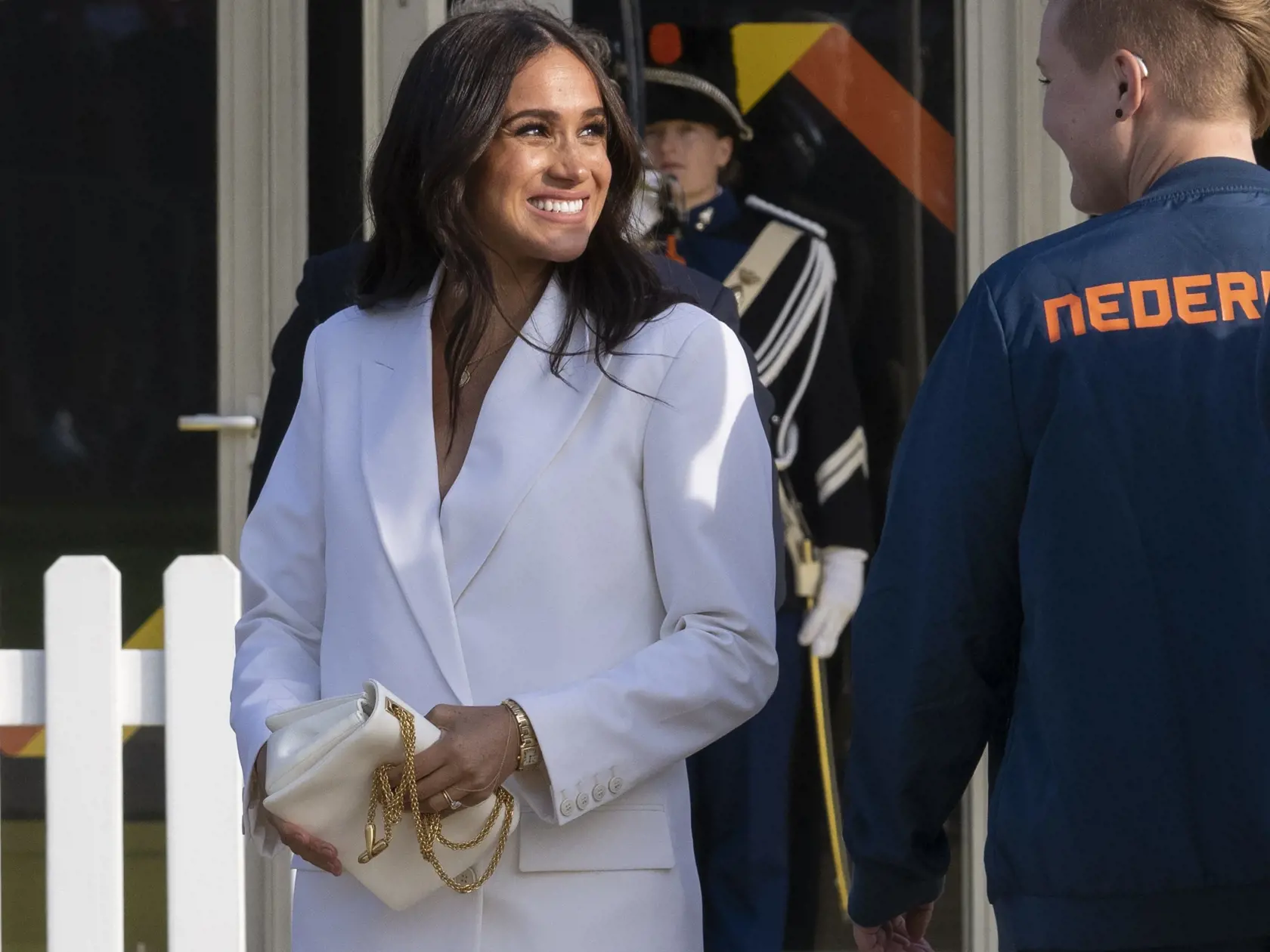 Princ Harry a Meghan Markle, vojvoda a vojvodkyňa zo Sussexu, prichádzajú do dejiska Invictus Games v Haagu.