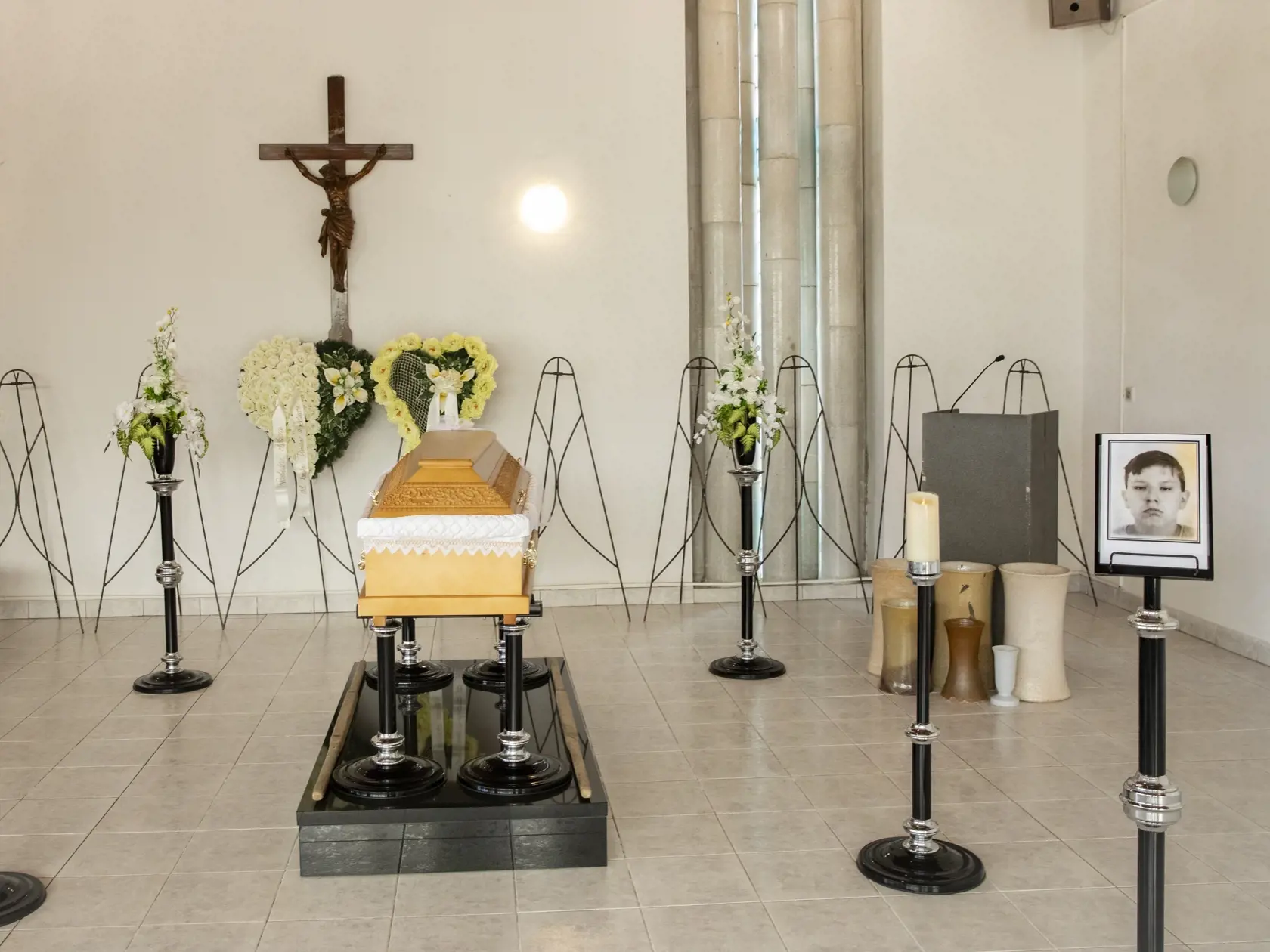 Na snímke je pohreb 19 ročného Samuela z vraždy ktorého je obvinený jeho otec. Pohreb sa konal v Hlohovci.