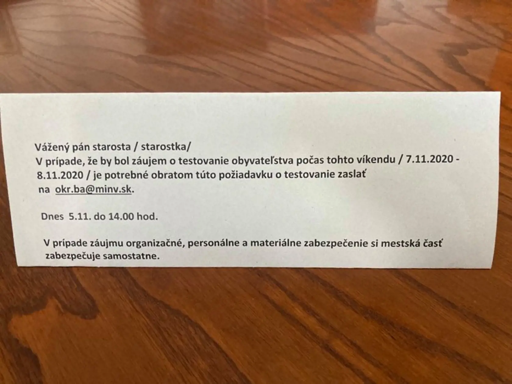 Takýto email dostali v štvrtok bratislavské samosprávy.