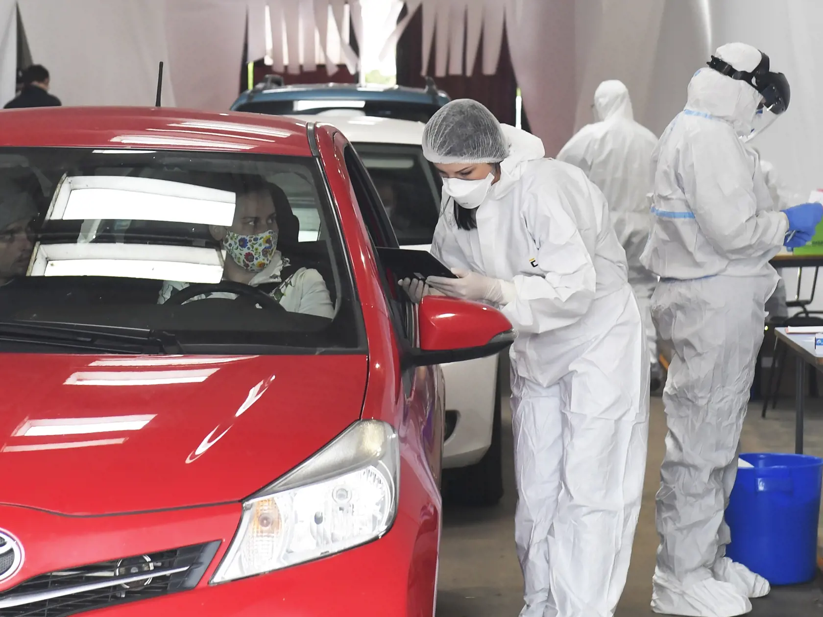 Na snímke veľkokapacitné odberové miesto na testovanie COVID-19 v priestoroch umyvárne Dopravného podniku mesta Košice.