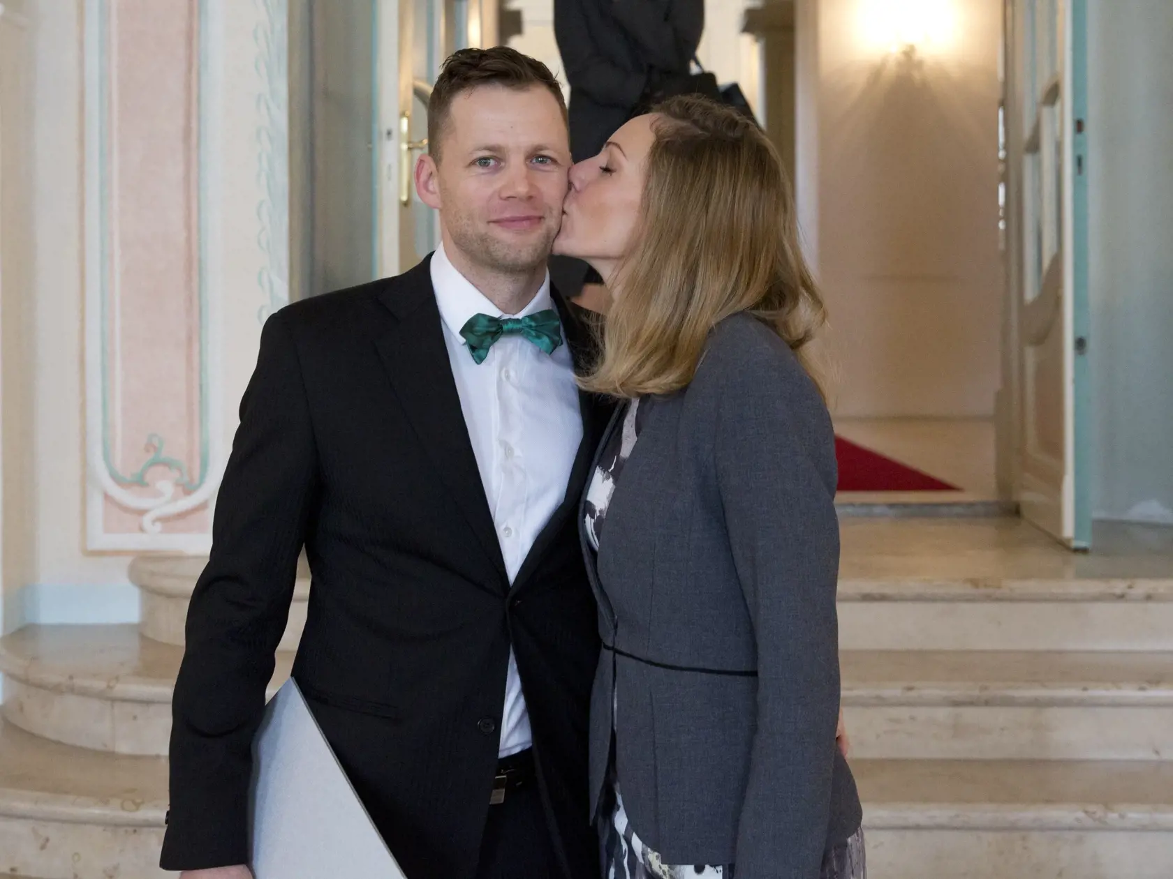 Prezident Andrej Kiska vymenoval 23. sudcov na všeobecné súdy bez časového obmedzenia.
Medzi vymenovanými bol aj syn Štefana Harabina Branislav Harabin (na snímke s manželkou).