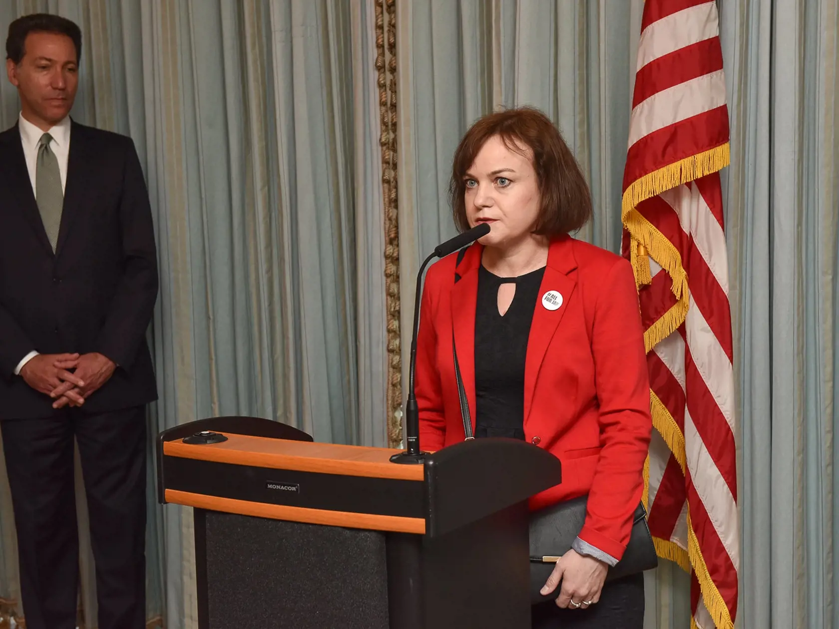 Zuzana Petková dostala od Veľvyslanectva USA na Slovensku cenu Žena s odvahou za jej neúnavné odhodlanie informovať slovenskú verejnosť a bojovať proti korupcii.