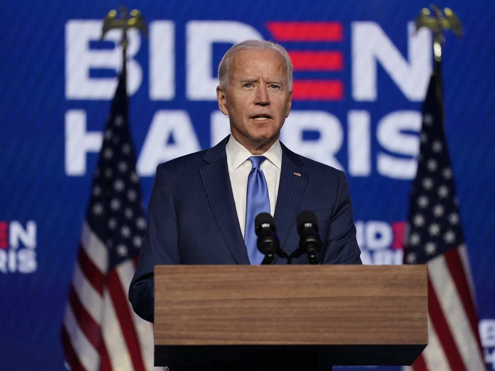 KK2 Wilmington - Kandidát Demokratickej strany na prezidenta Spojených štátov Joe Biden hovorí počas prejavu 6. novembra 2020 vo Wilmingtone. FOTO TASR/AP
