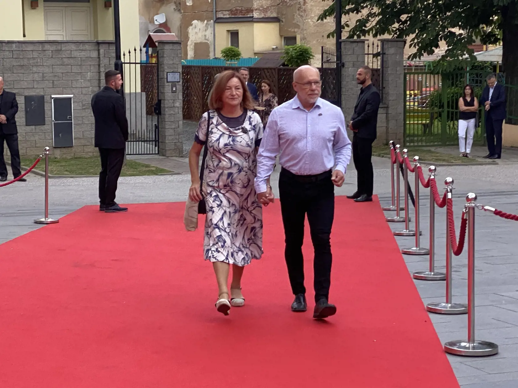 Príchod hostí na záverečný ceremoniál 30. ročníka medzinárodného festivalu Art Film Košice, na ktorom odovzdali ceny držiteľom honorárnych ocenení - Sergejovi Loznicovi, Antónii Liškovej a Marošovi Kramárovi a vyhlásili víťazov jednotlivých súťaží.