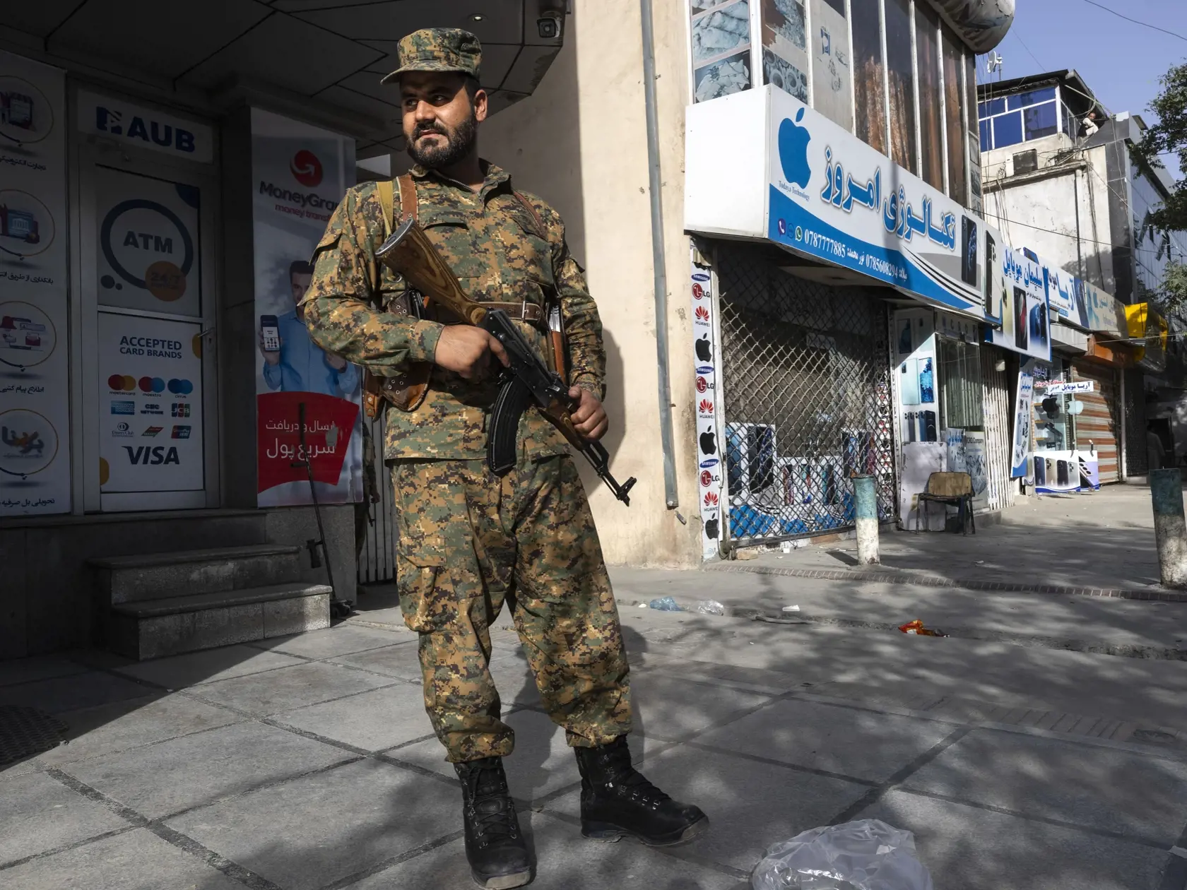 Afganistan je už v područí islamistov z Talibanu, ktorí najnovšie obsadili aj prezidentský palác v Kábule.