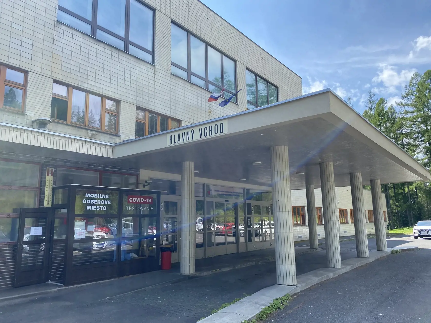 Národný ústav tuberkulózy, pľúcnych chorôb a hrudníkovej chirurgie Vyšné Hágy bol postavený ako liečebňa v prekrásnom prostredí južného úbočia Vysokých Tatier, v nadmorskej výške 1100 m. Projekty boli vypracované v roku 1933 a s výstavbou sa začalo na jeseň roku 1934.