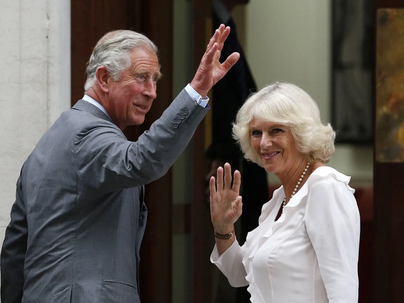 Charles a Camilla prišli pozrieť novorodenca.