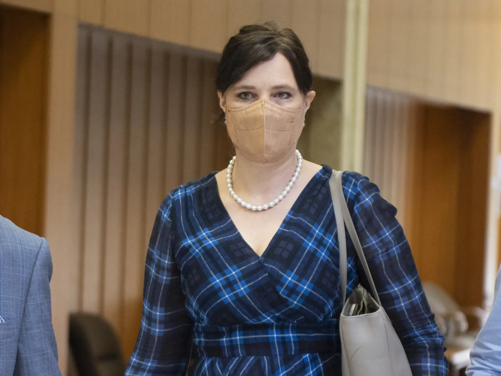 Na snímke podpredsedníčka vlády SR a ministerka pre investície, regionálny rozvoj a informatizáciu Veronika Remišová (Za ľudí) prichádza na rokovanie 18. schôdze vlády SR.