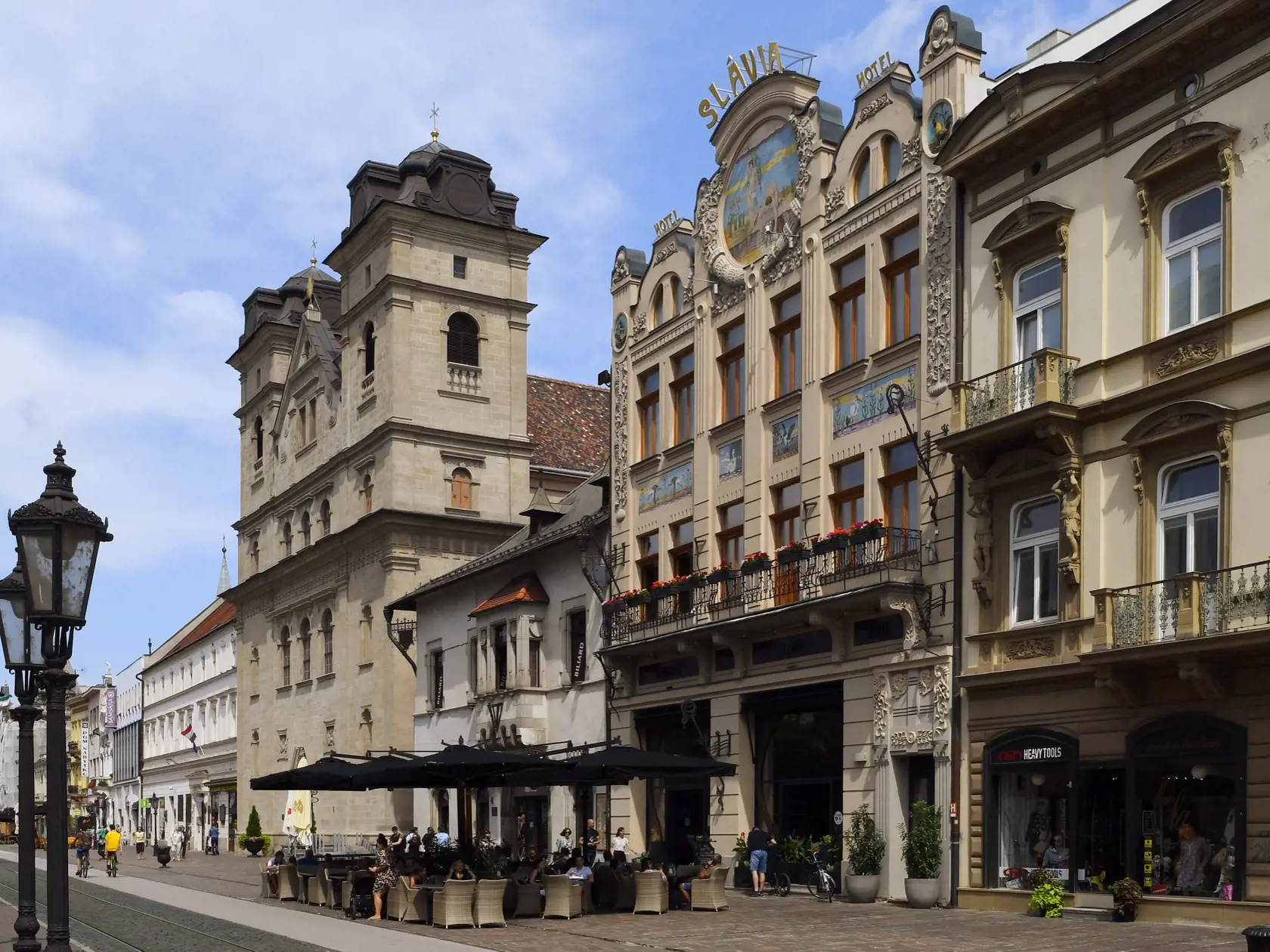 Prevádzky nemusia hlásiť, aký režim pre vstup návštevníkov zvolili. Musia však v priestoroch vyznačiť, ktorý režim platí a následne ho dodržiavať. Jednotlivé režimy môžu prevádzky striedať, ich trvanie nie je stanovené. Od pondelka 16. augusta 2021 je podľa nového COVID automatu v stupni ostražitosti deväť okresov. Ide o okresy Gelnica, Košice I.-IV., Košice-okolie, Poprad, Spišská Nová Ves a Stará Ľubovňa. Na Hlavnej ulici v Košiciach mnohé prevádzky v pondelok 16. augusta 2021 mali požadované 