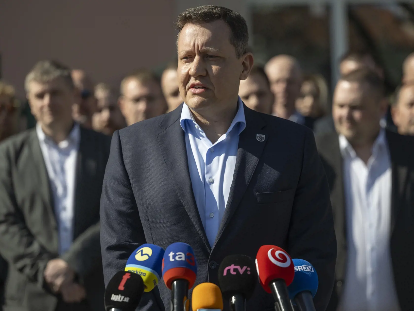 Na snímke špeciálny prokurátor Daniel Lipšic a ďalší prokurátori ÚŠP počas tlačovej konferencie Úradu špeciálnej prokuratúry (ÚŠP), na ktorej informoval o situácii v súvislosti s rušením úradu 19. marca 2024 v Pezinku.