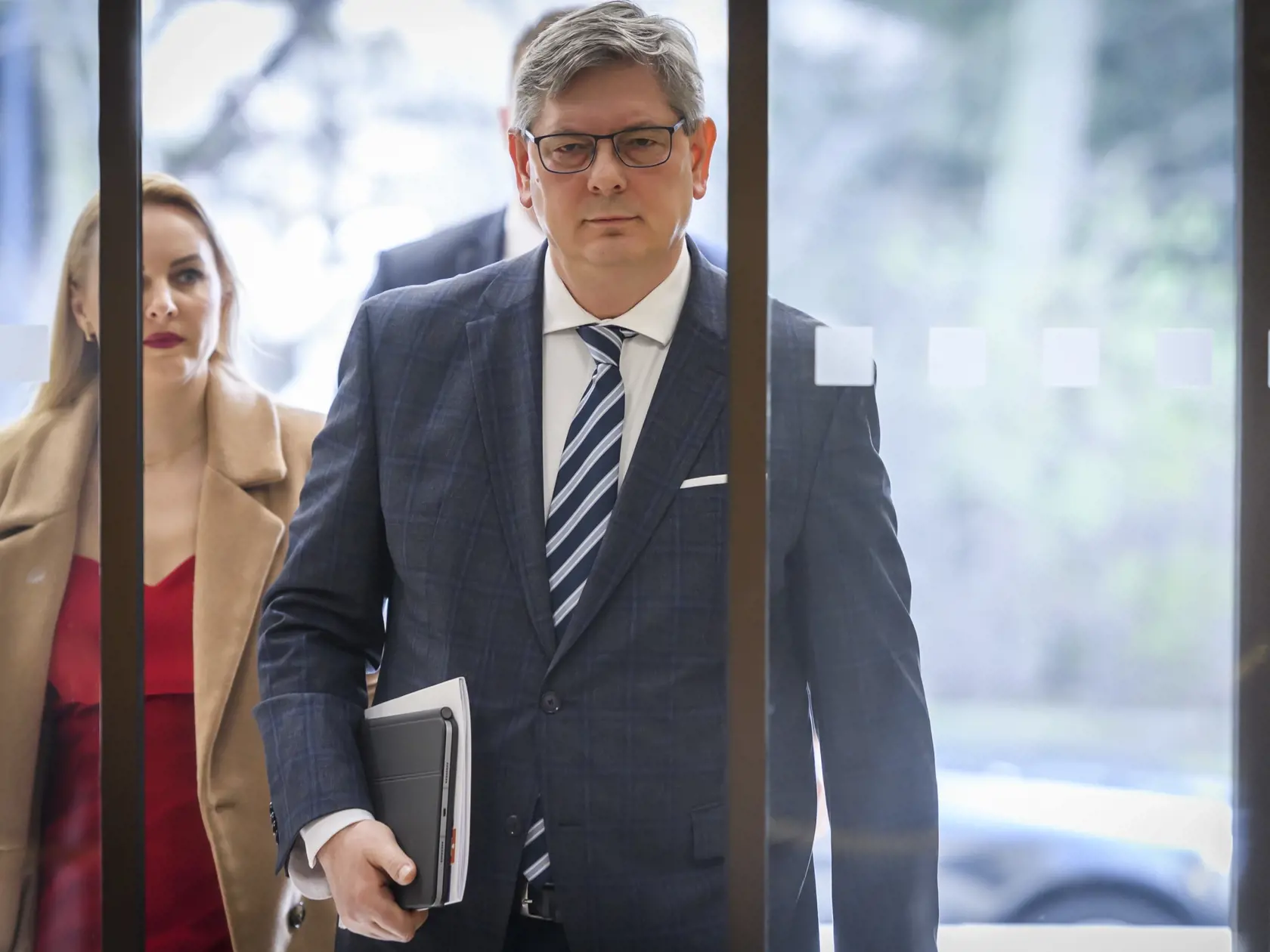 Na snímke minister spravodlivosti SR Boris Susko (Smer-SD) prichádza na 23. rokovanie vlády SR v Bratislave 13. marca 2024.