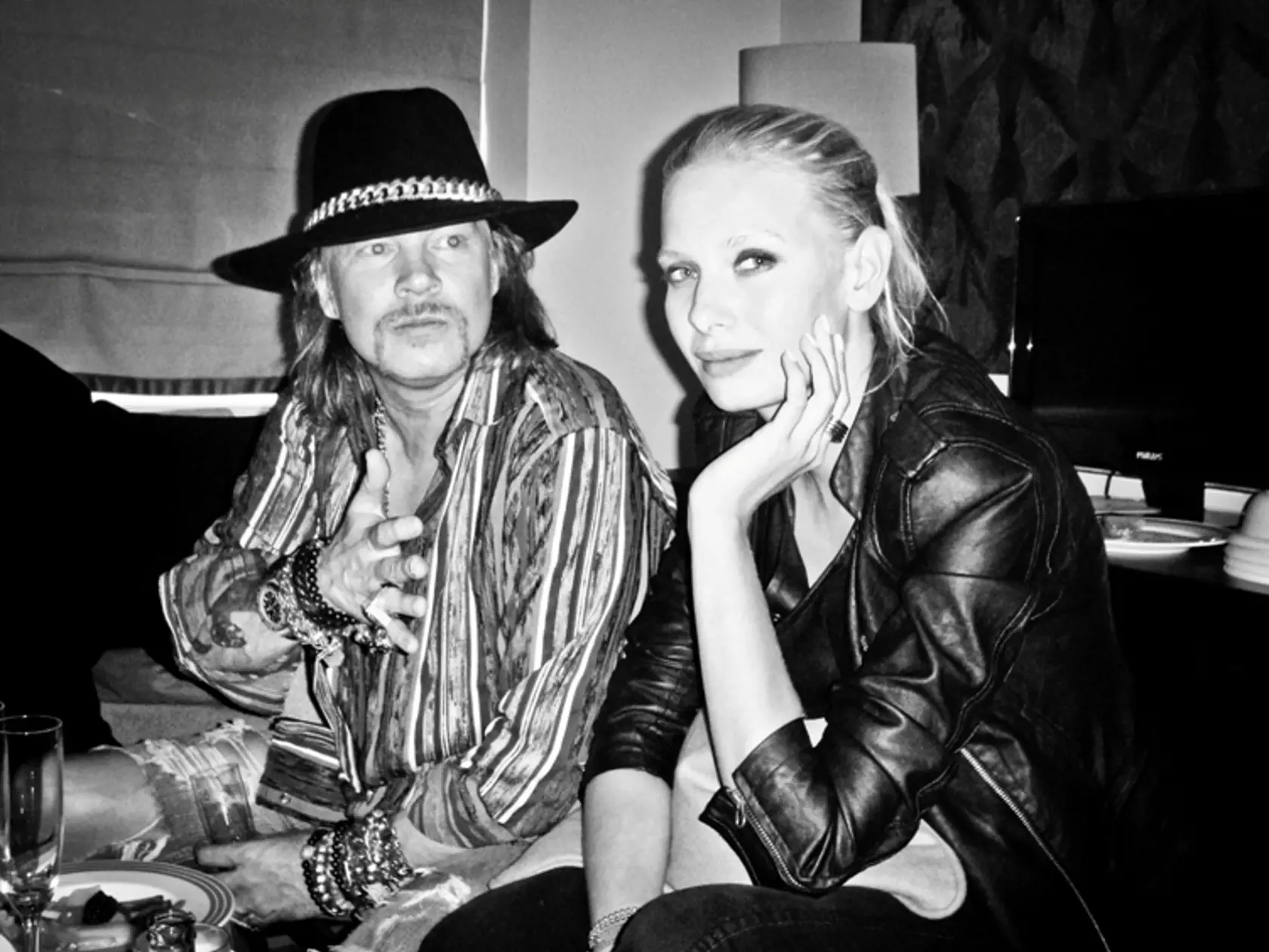 Katarína Benzová pochádza z Liptovského Mikuláša. Pre známu skupinu Guns and Roses oficiálne fotografuje od októbra 2010.