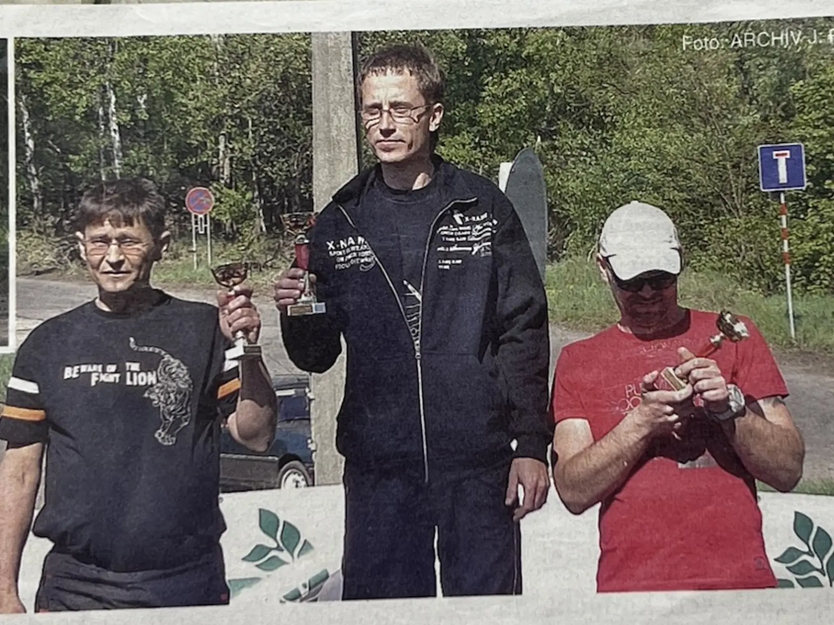 Jaroslav, ktorý sa v minulosti s nadšením venoval automobilovému pretekaniu, dnes už nejazdí, no stále organizuje preteky a miluje všetko, čo sa točí okolo motorov. 