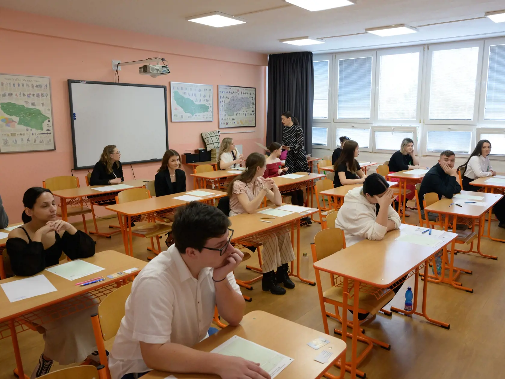 Na snímke príprava na písomné maturitné skúšky na Konzervatóriu Dezidera Kardoša v Topoľčanoch 11. marca 2025.