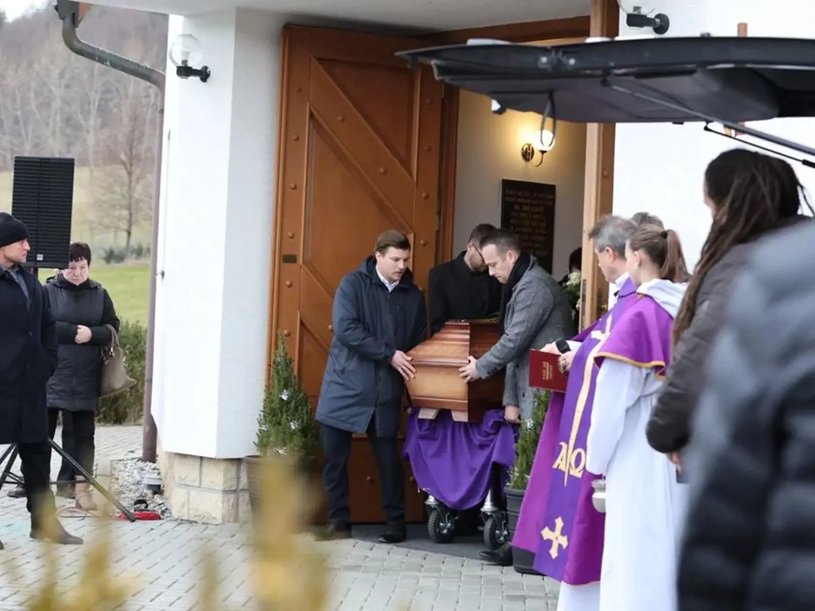 Posledná rozlúčka so speváčkou Helenou Zeťovou, ktorá náhle zomrela vo veku 44 rokov.