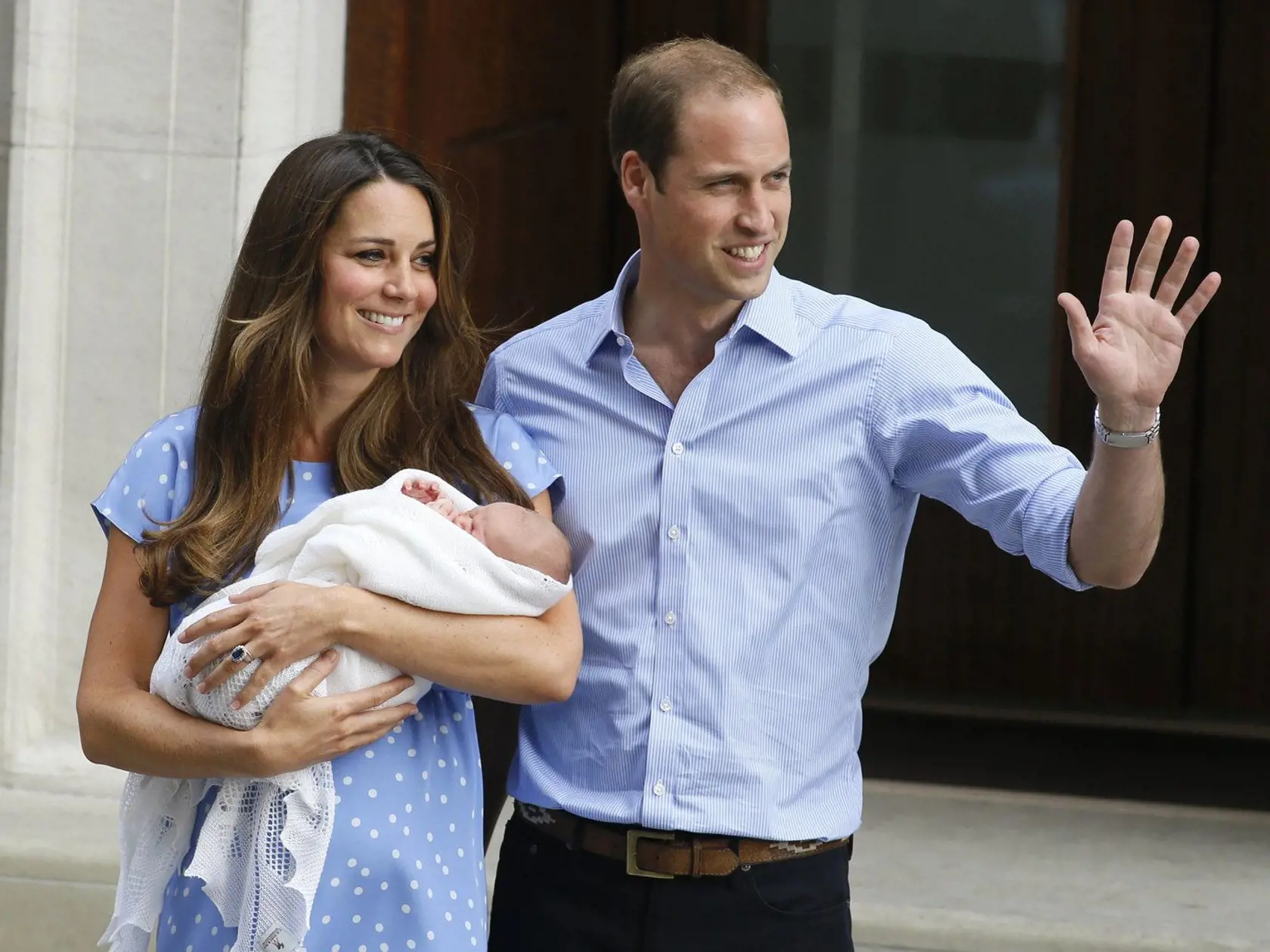 William a Kate vyšli so svojím synčekom pred